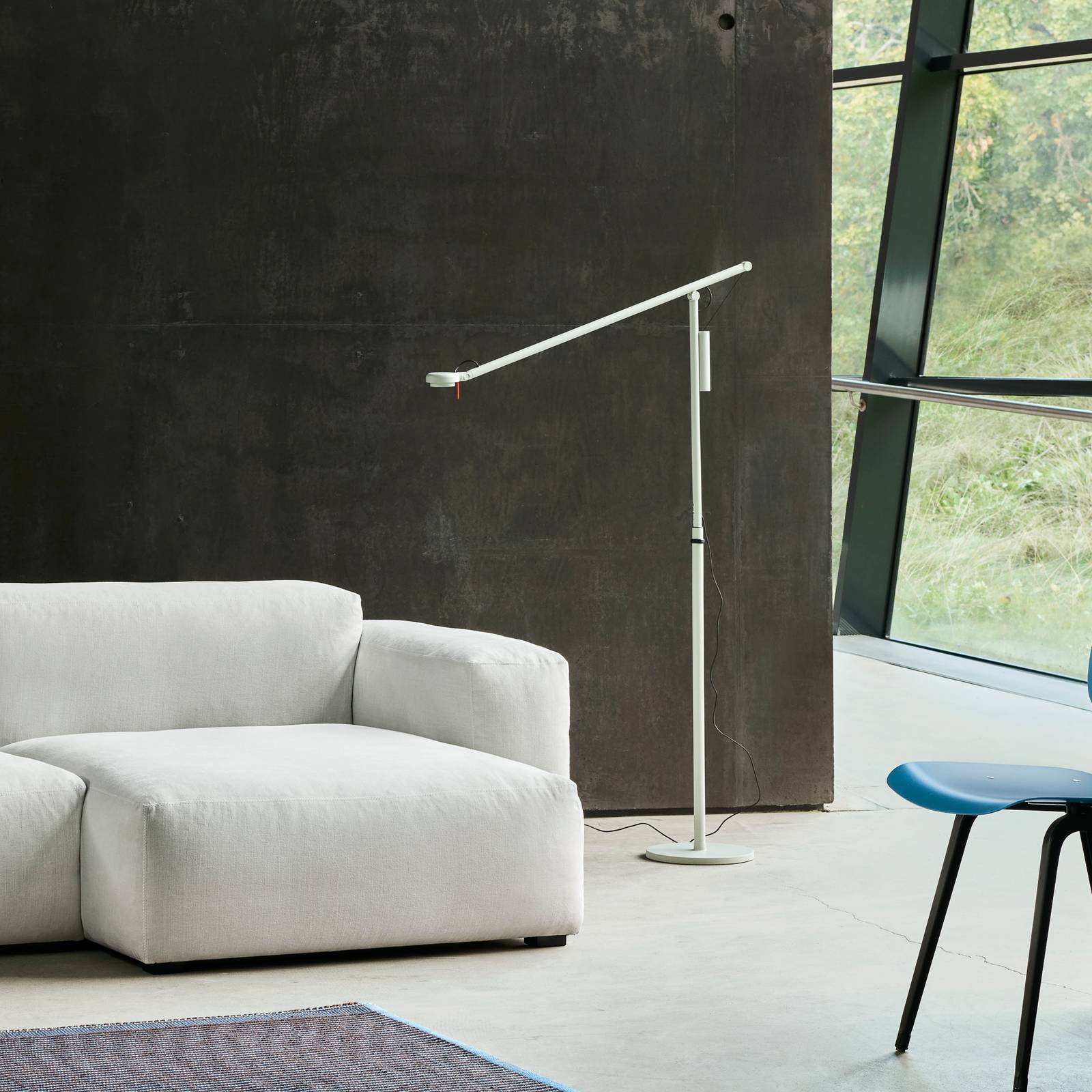 HAY LED vloerlamp Fifty-Fifty, grijs, hoogte 135 cm, dimbaar.