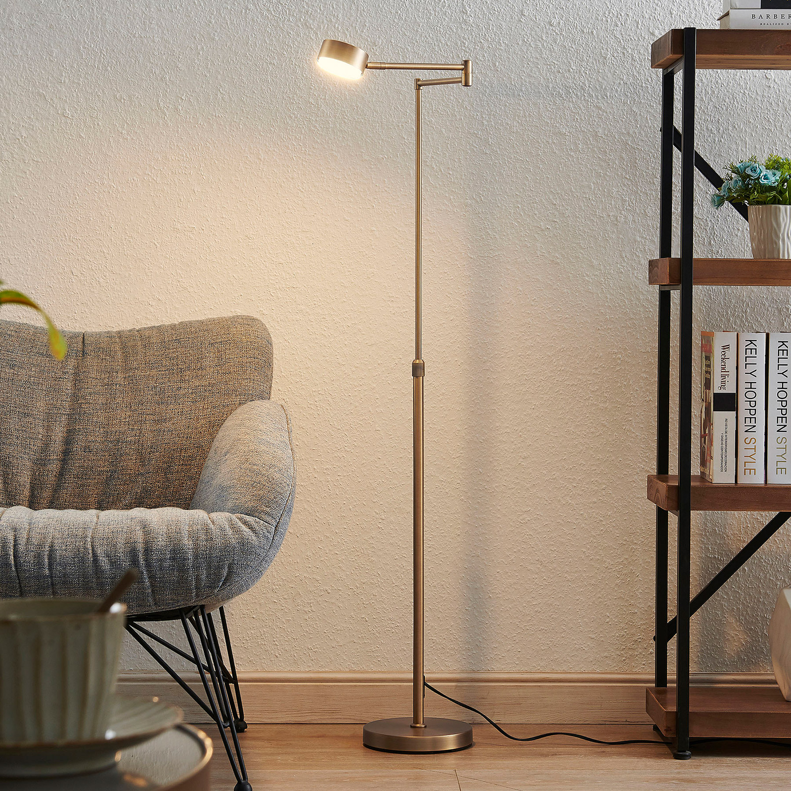 Lindby Kaylou LED-golvlampa, justerbar, brons