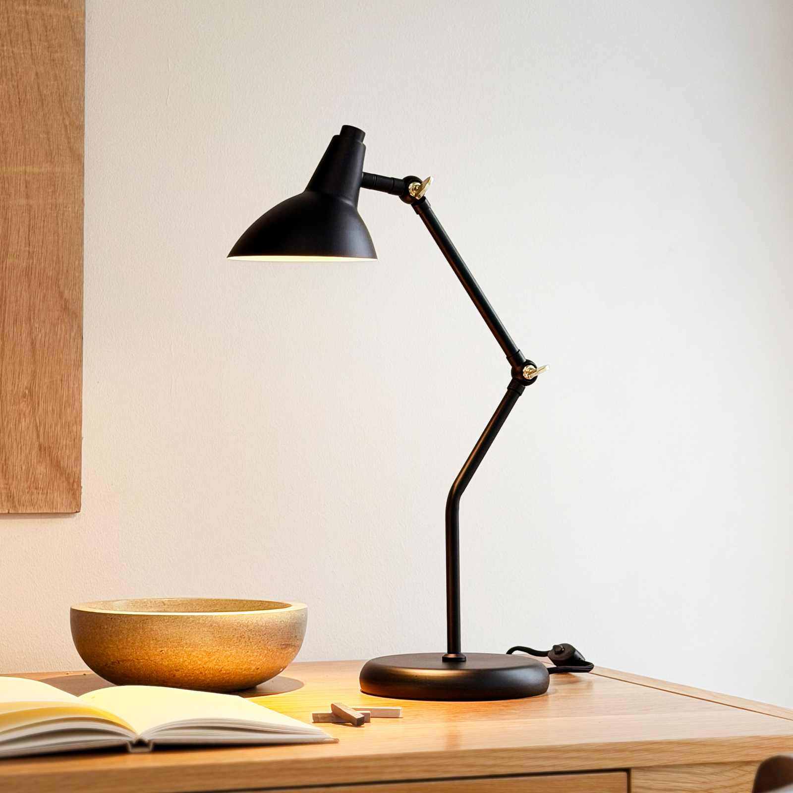 Dyberg Larsen stalo lempa Vela, juoda, aukštis 45 cm