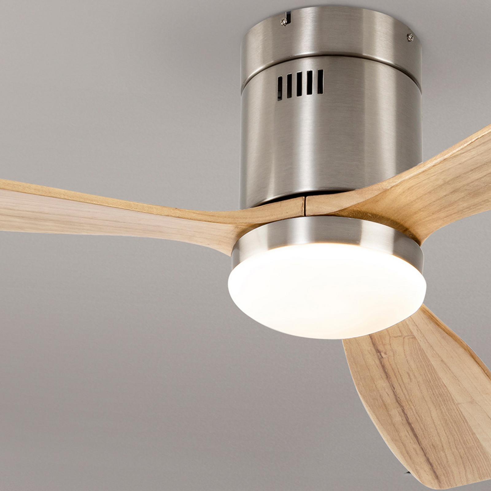 LED stropni ventilator Siroco, nikl/svetlo les Ø 132 cm tiho