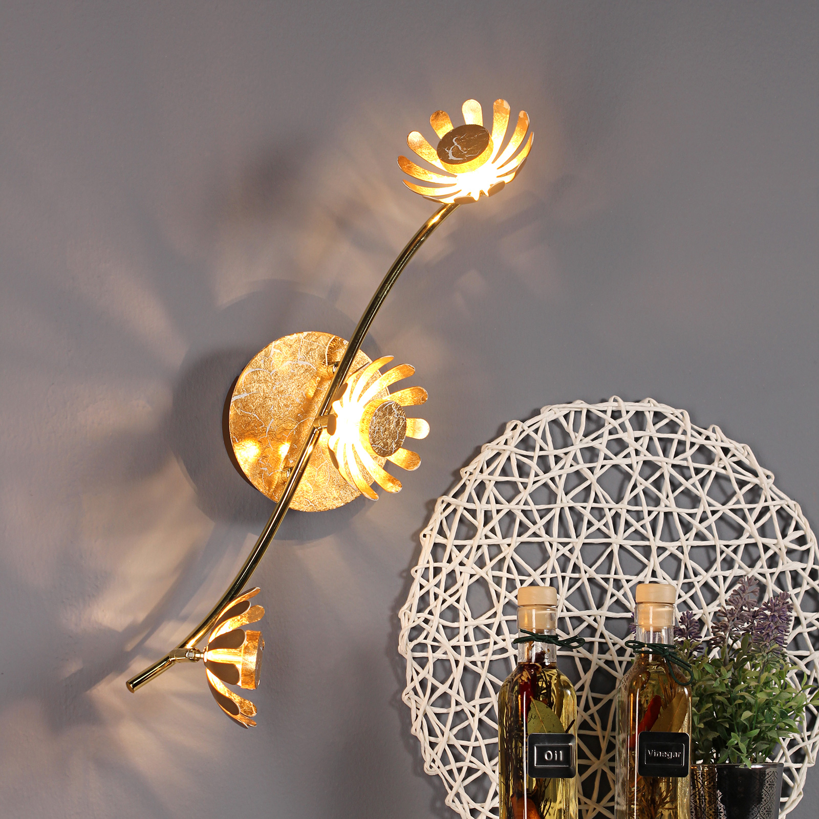 Трисветлинна златна LED стенна лампа Bloom