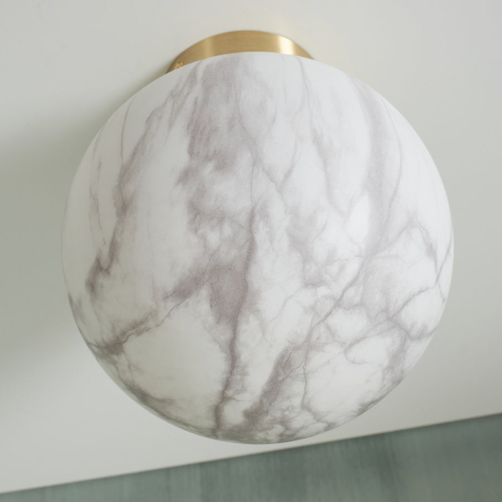 Gre za stropno svetilko RoMi Carrara, Ø 28 cm