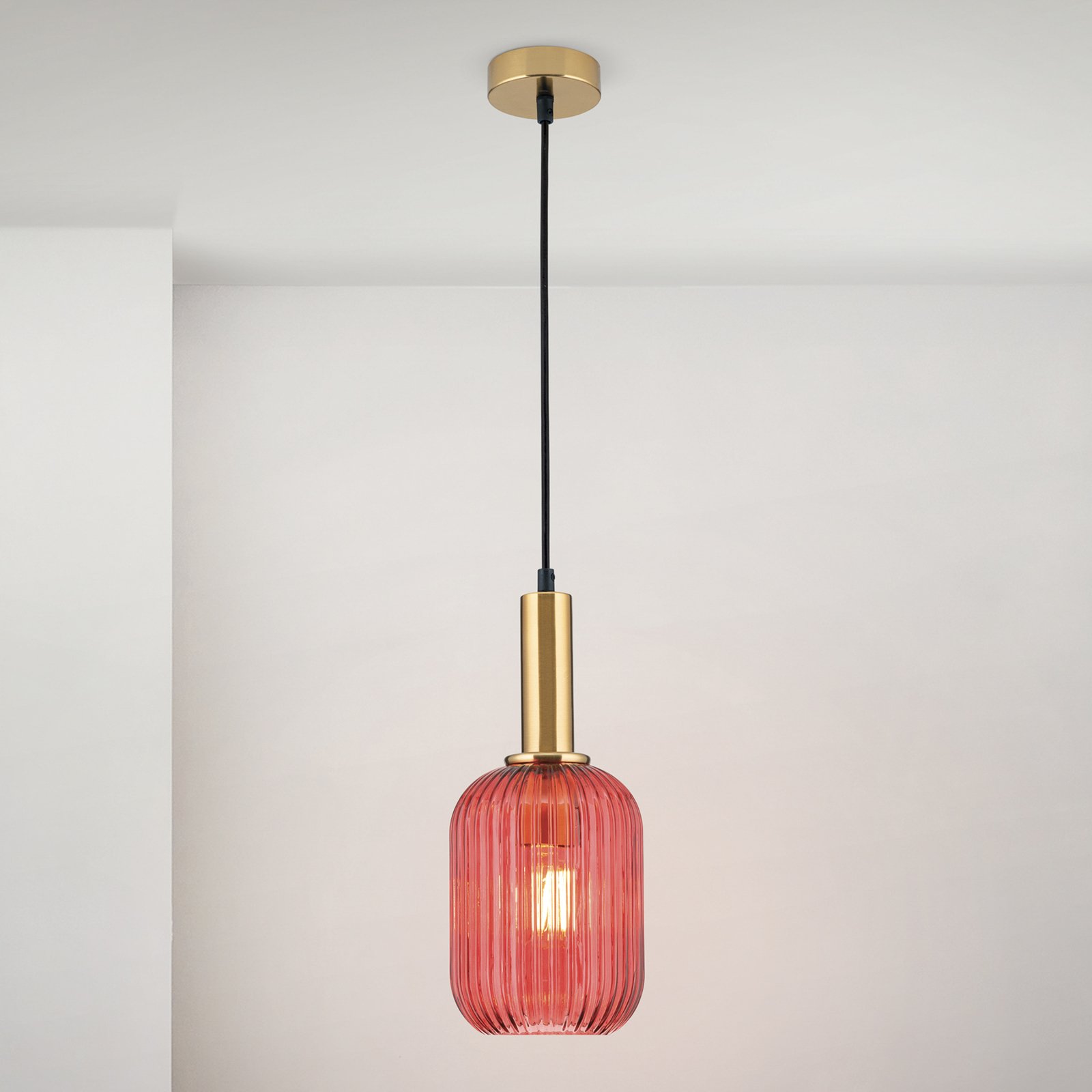 Carneval pendant light, antique brass/red, Ø 14 cm, glass