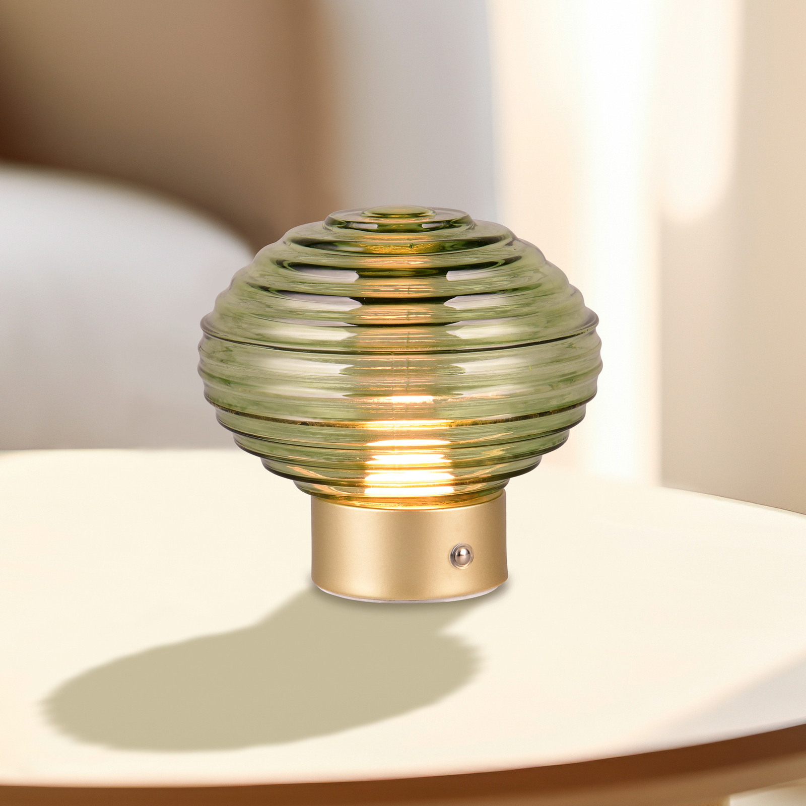 Earl lámpara de mesa LED recargable, latón/verde, altura 14,5 cm, cristal