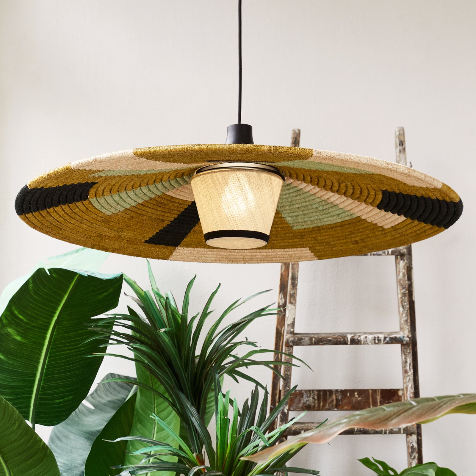 Forestier Parrot L pendant light, rattan and abacá