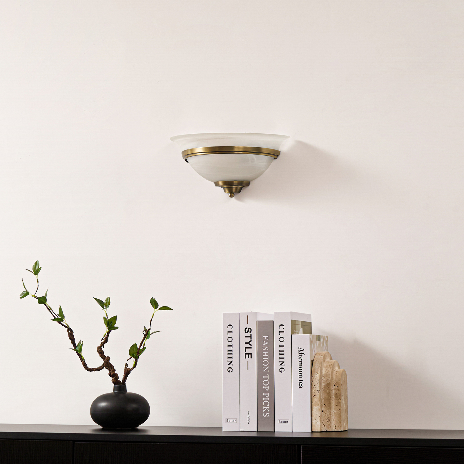 Lindby applique Irimia, 31 cm, ottone anticato, vetro