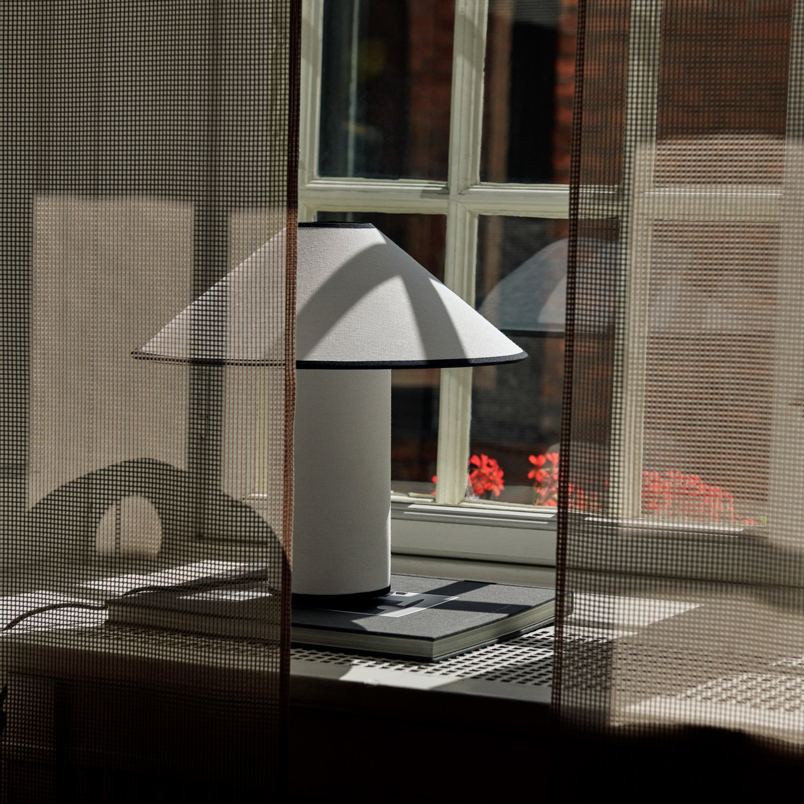 Colette ATD6 pöytävalaisin valkoinen/musta - &Tradition