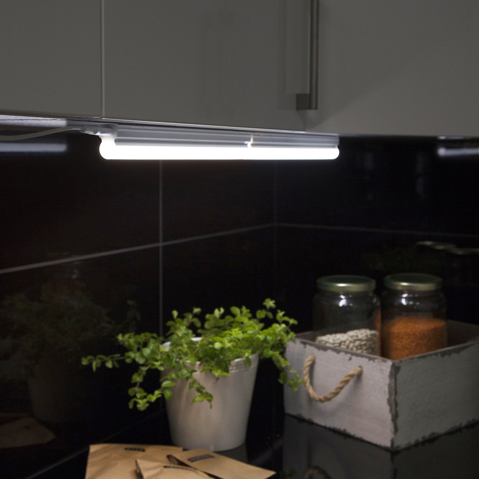 Best Season Cabinet Light LED under-cabinet light 31cm 4,000 K, for Kitchen, plastic, 4 W, energy efficiency: A+, L: 31 cm, W: 2.3 cm, H: 3.6 cm