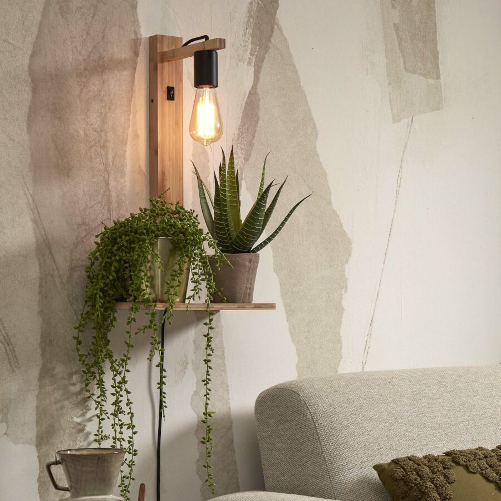 "GOOD & MOJO Flores" sieninis šviestuvas su lentyna, natūralus