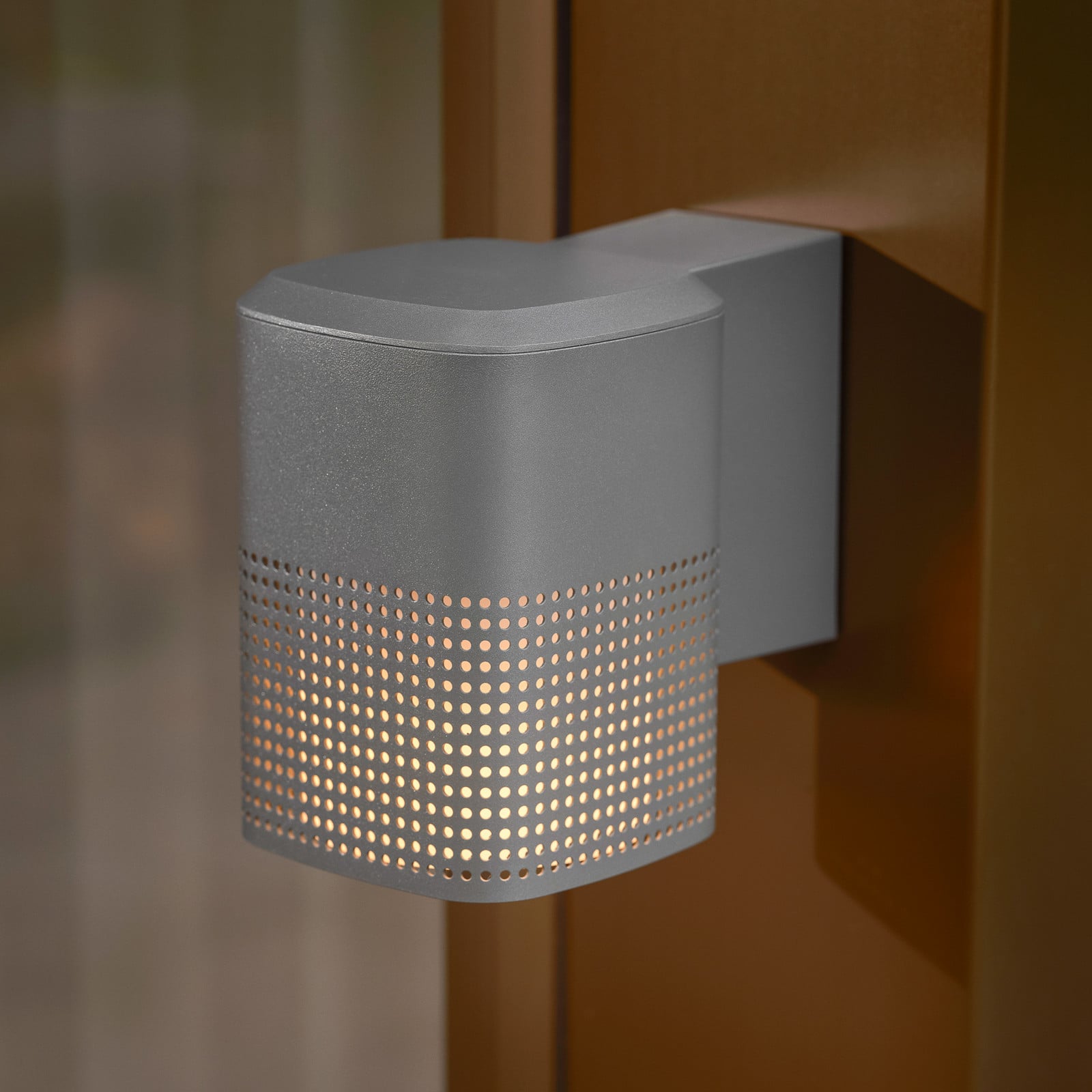 Sidara Seaside utomhusv&auml;gglampa, antracit, IP54, E27 &ndash; Nordlux - Balkong - Modern - Aluminium - Med en ljusk&auml;lla