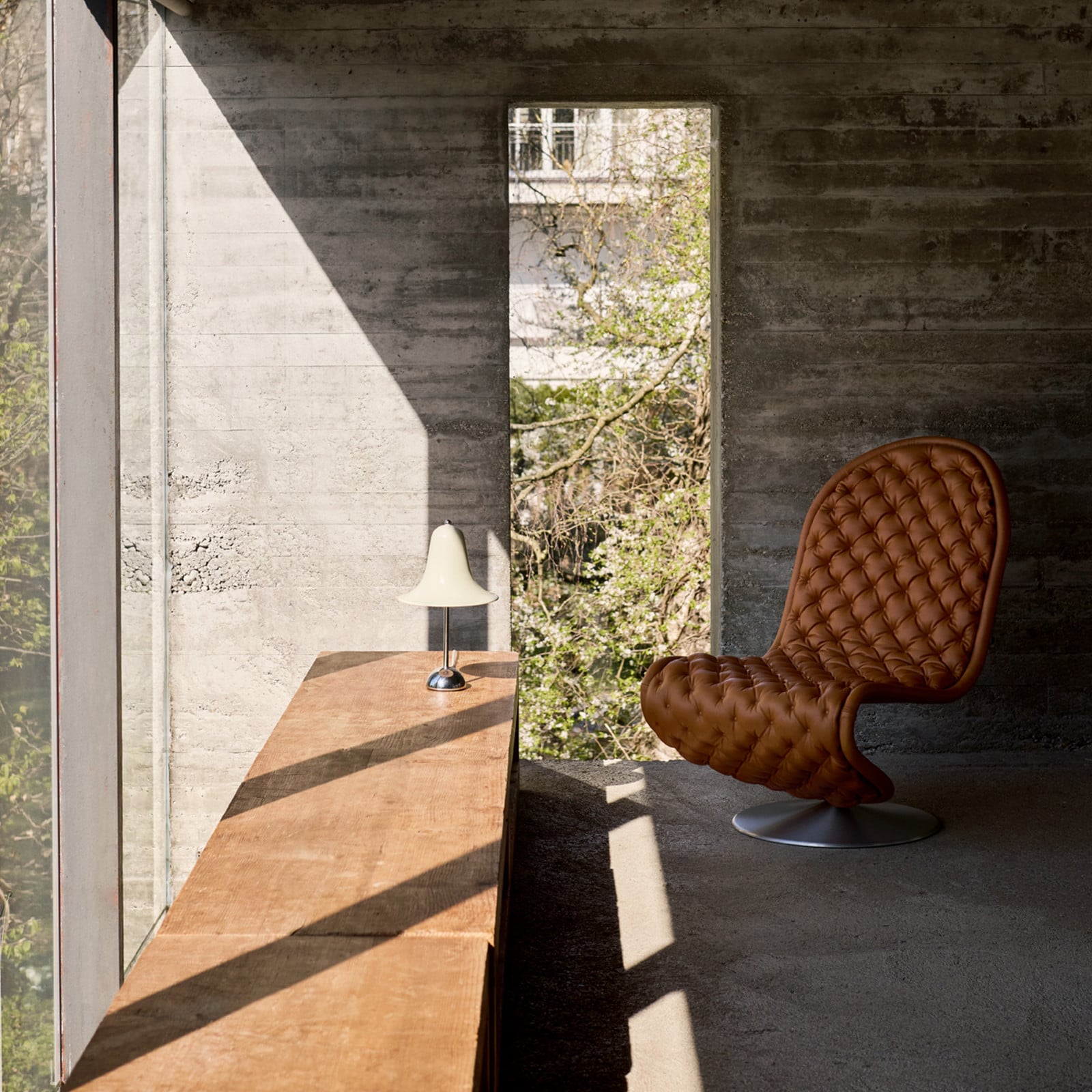 Lampa de masă VERPAN Pantop alb crem înălțime 23 cm metal - Camera de zi / sufragerie - Design - alb crem crom