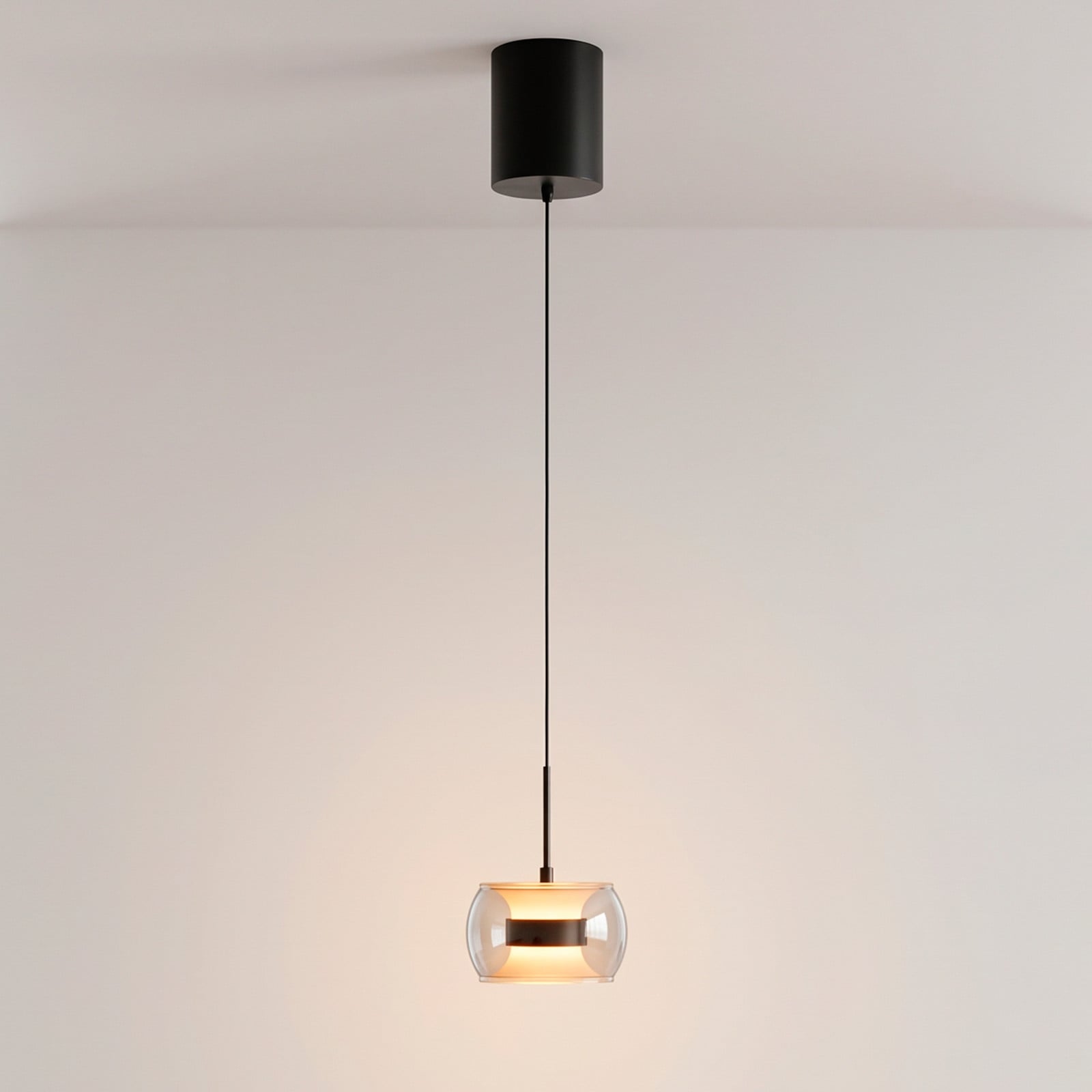 Paul Neuhaus LED viseća svjetiljka Fumea, Ø 16 cm, crna/dim, staklo CCT - Dnevni boravak/blagovaonica - crna, dimno siva
