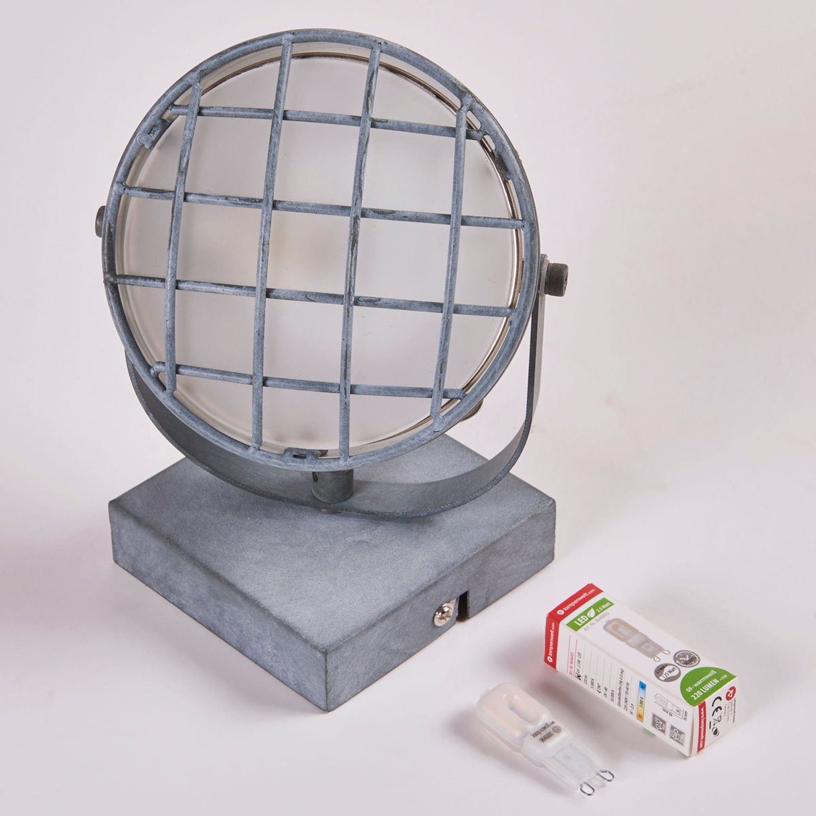 Rauchgrauer LED-Strahler Tamin, industrieller Stil