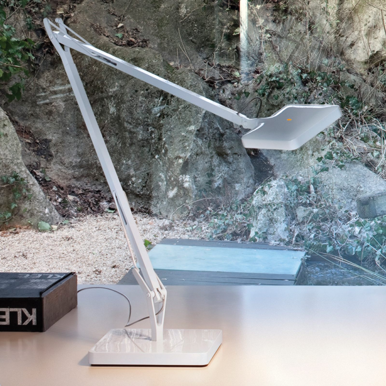FLOS Kelvin lampa stołowa LED w bieli