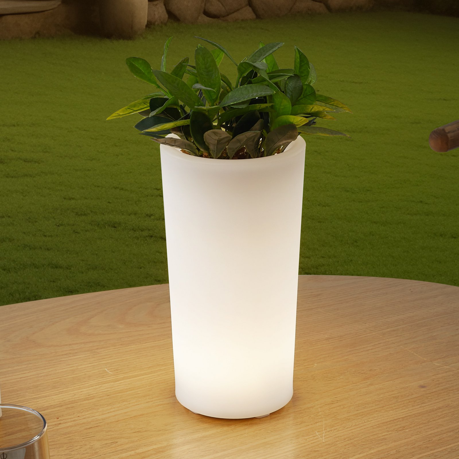 Lindby LED-Akku-Blumenvase Florista, RGB, IP54, Ø 12cm, weiß