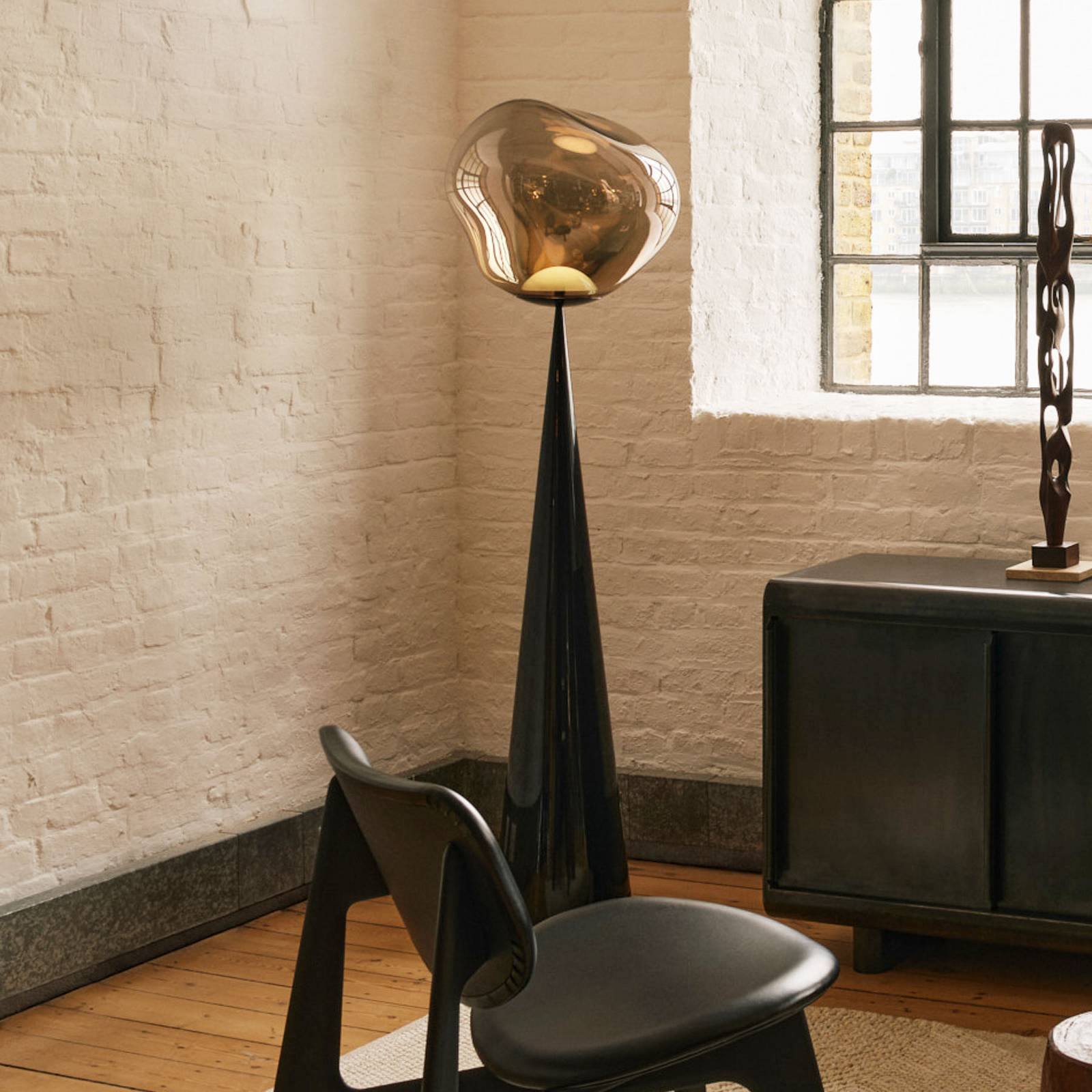 Levně Tom Dixon Tom Dixon LED stojací lampa Melt Cone Flat, bronzová, 175 cm