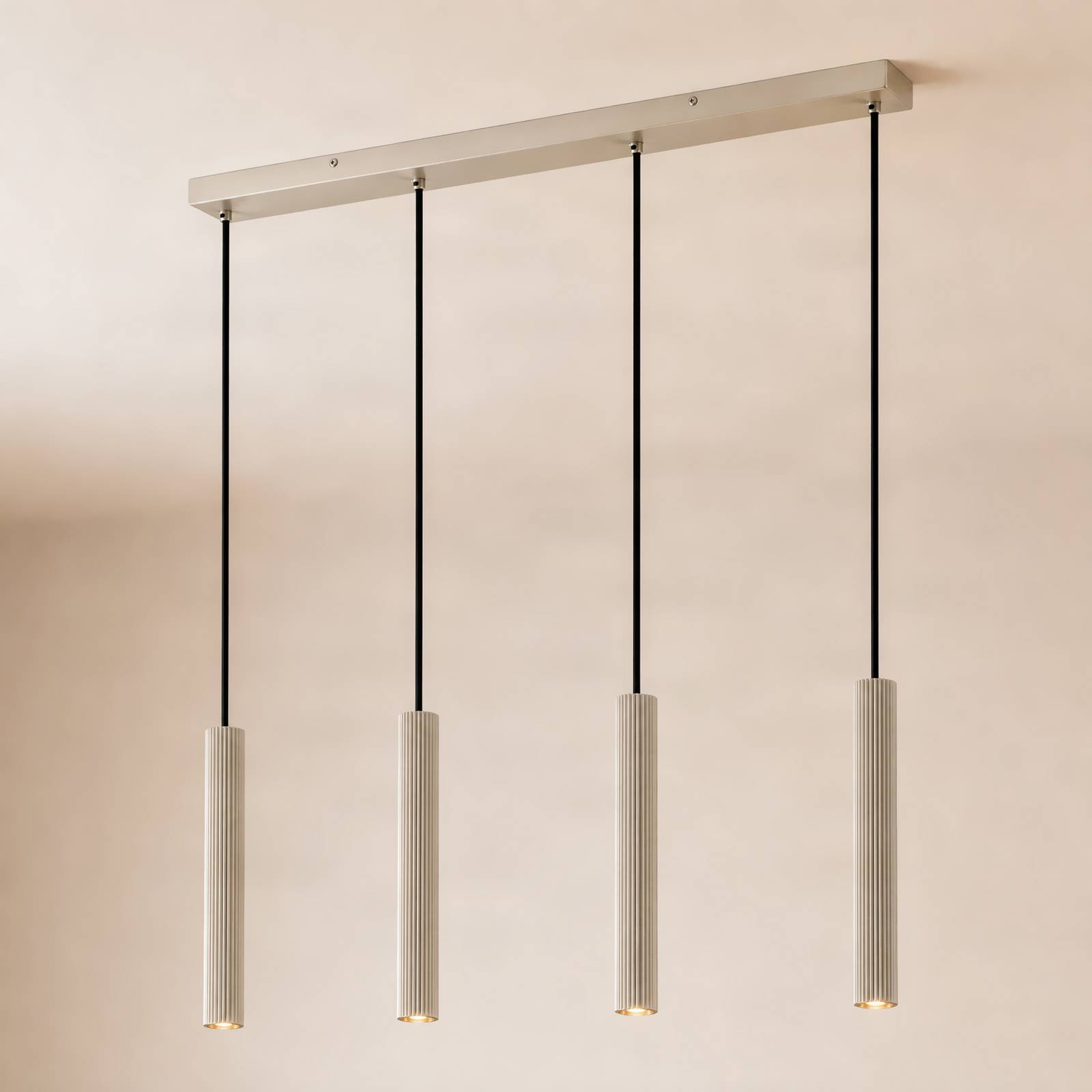 Lindby Hängeleuchte Kardis, 4-flammig, beige, Länge 70 cm