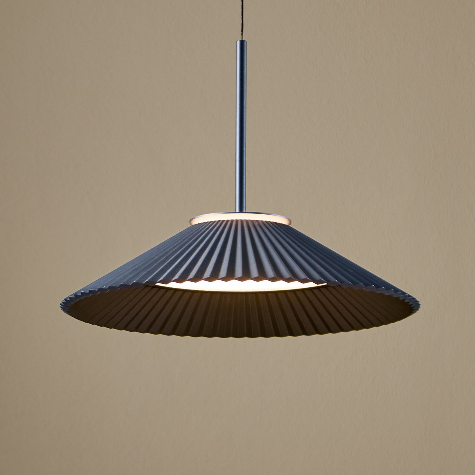 Ballerina LED-hængelampe, mørkeblå, Ø 35 cm - LOOM DESIGN Ballerina LED-hængelampe, mørkeblå, Ø 35 cm - LOOM DESIGN