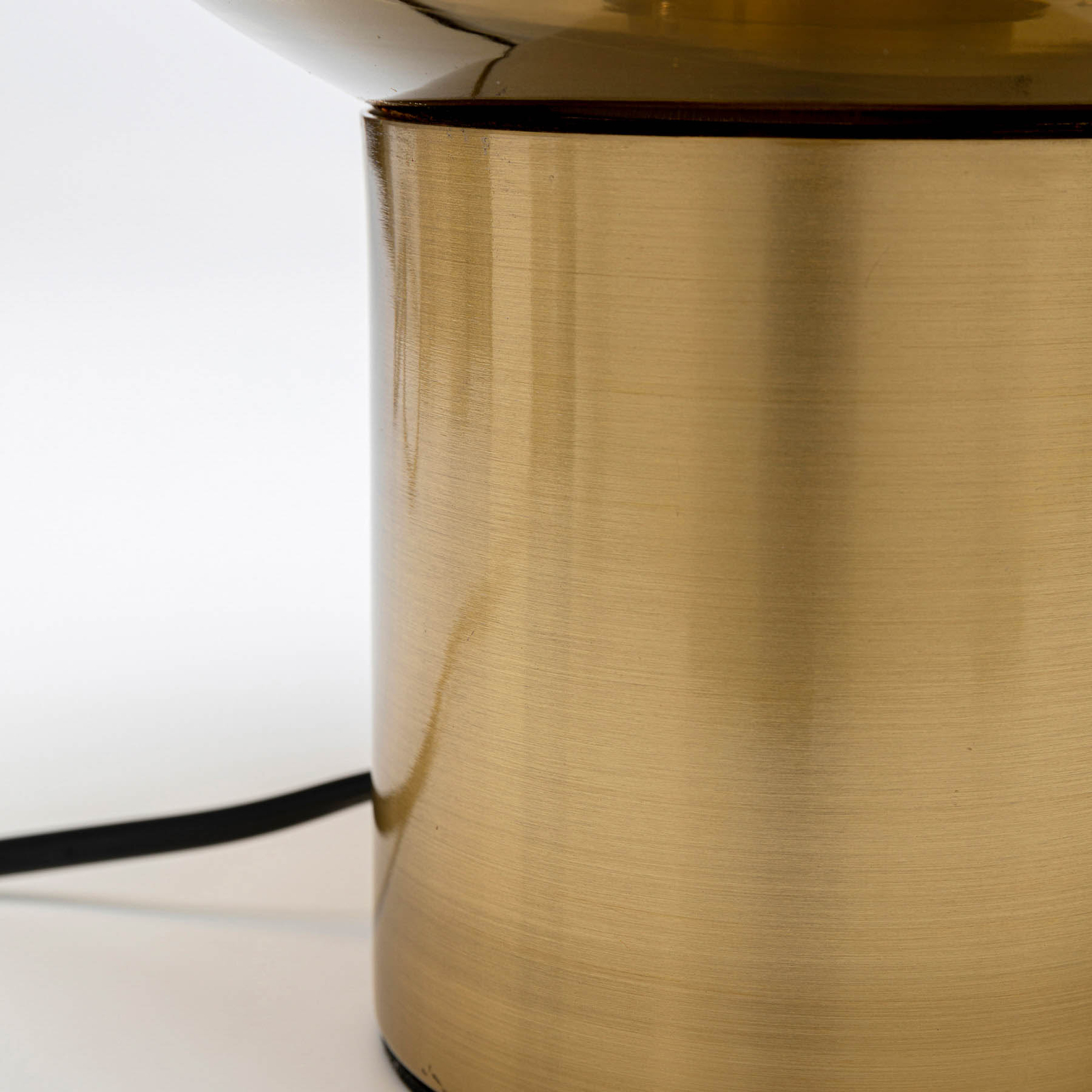Kare Lámpara de mesa Dough con pantalla de cristal, dorada