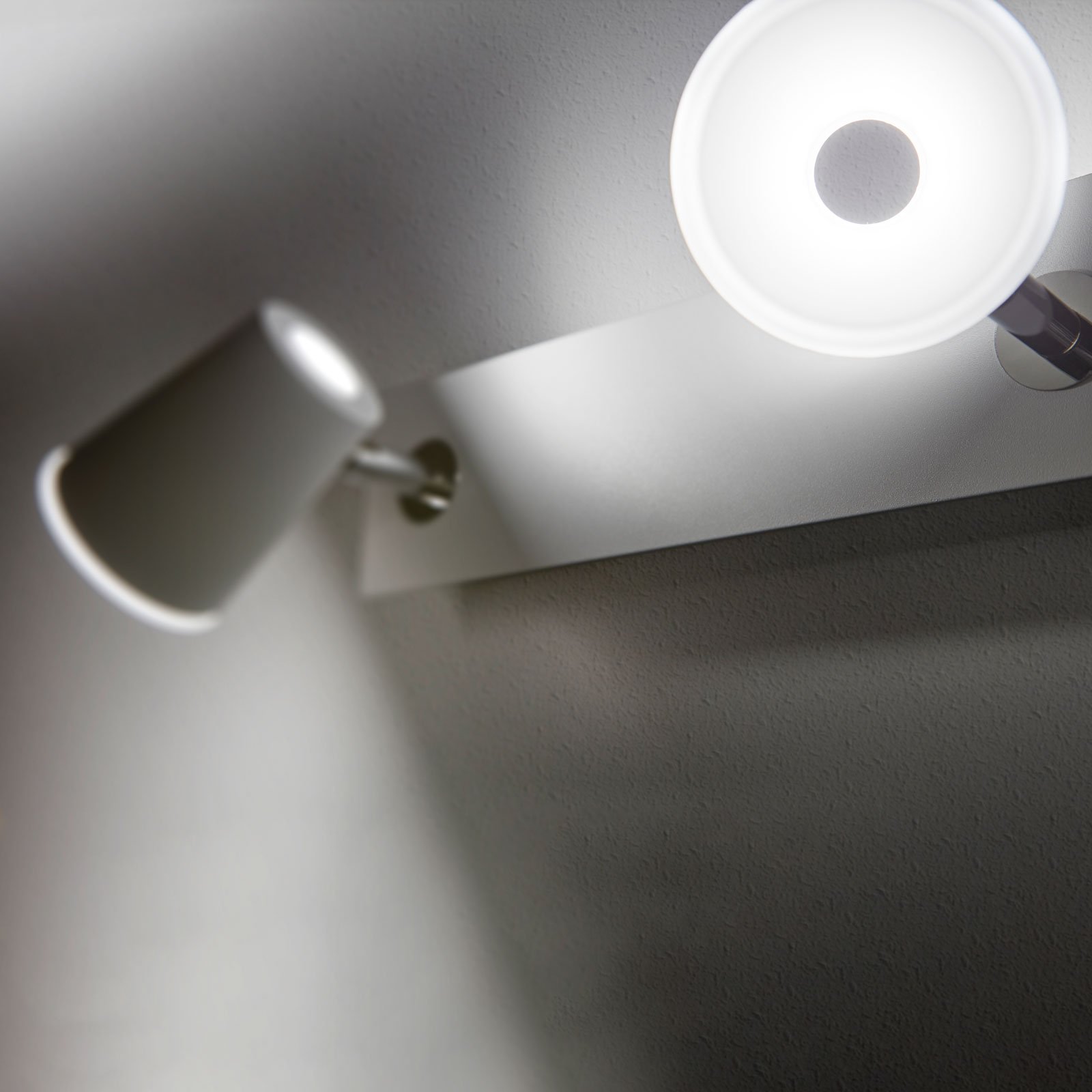 Hvid kromfarvet LED-væglampe Narcos 2 lyskilder