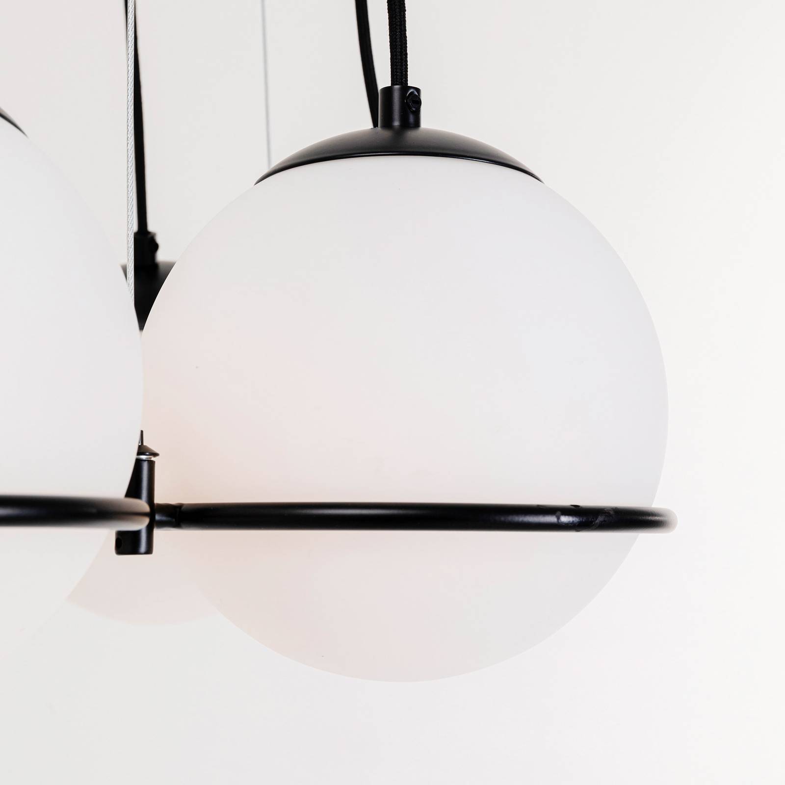 KARE Globes hanglamp in wit en zwart