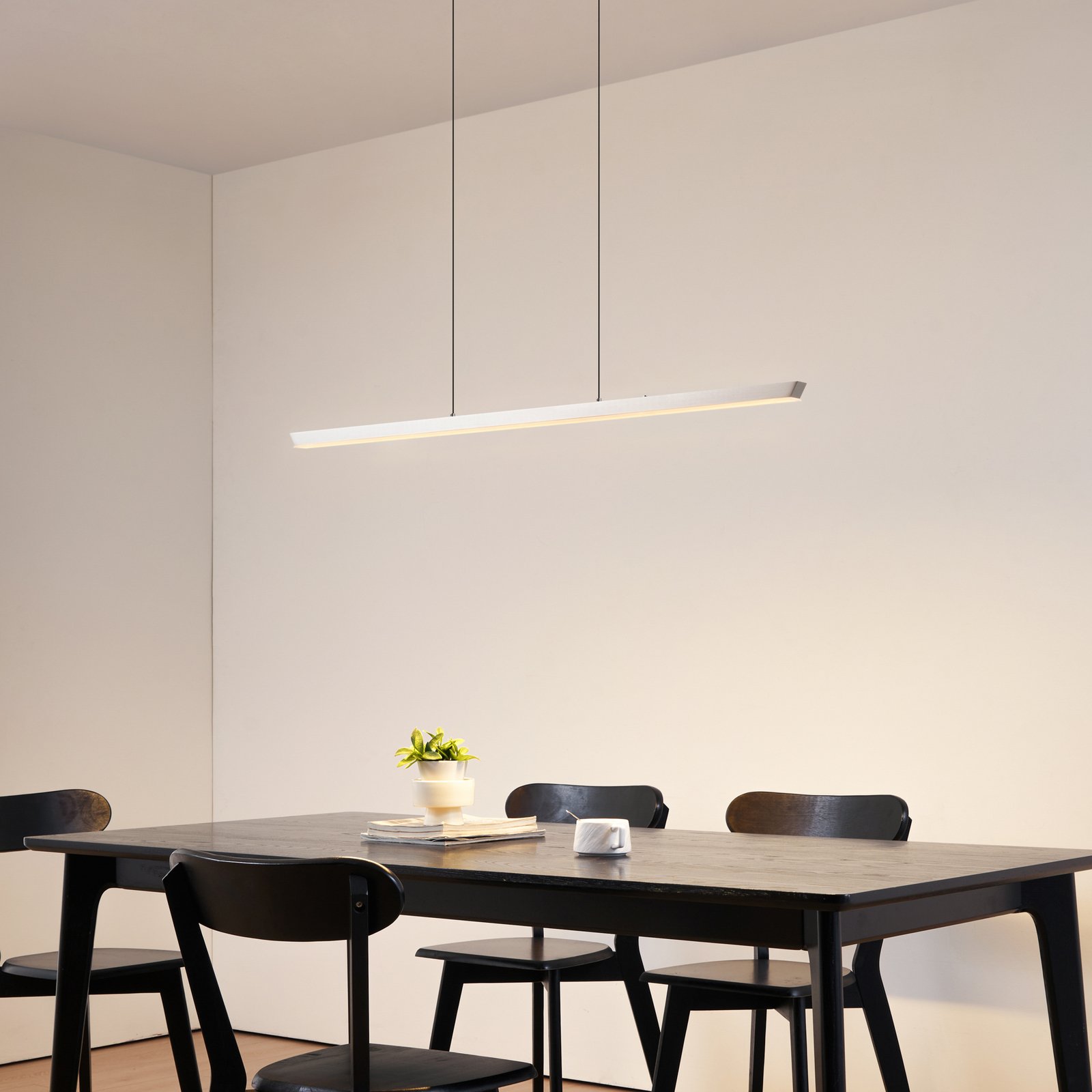 Candeeiro suspenso LED Lucande Solvar, 117 cm, prateado, CCT, regulável