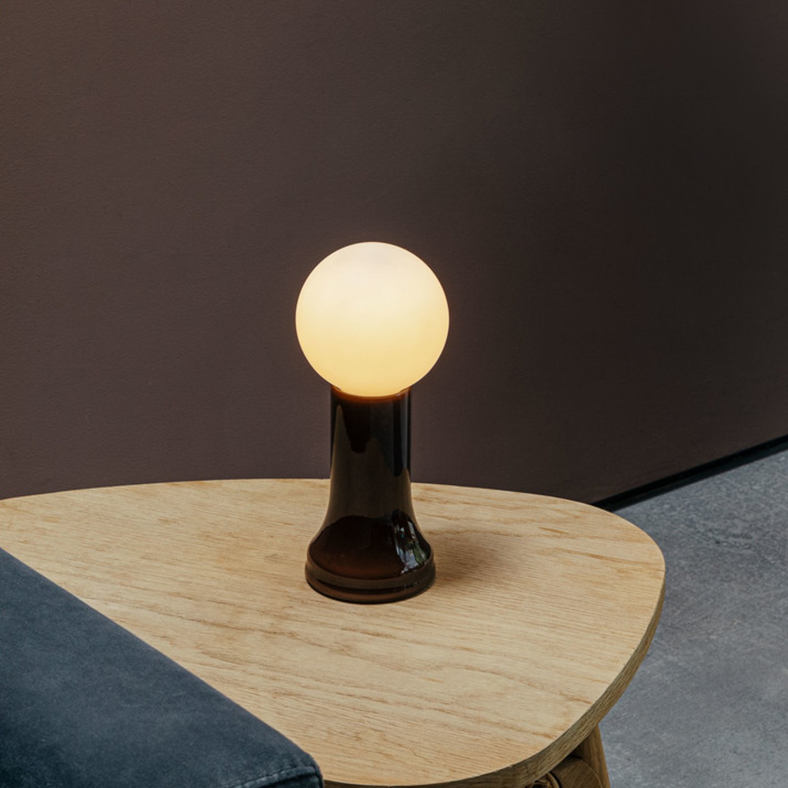 Tala stolna lampa Shore, staklo, E27 LED lampa Globe, smeđa