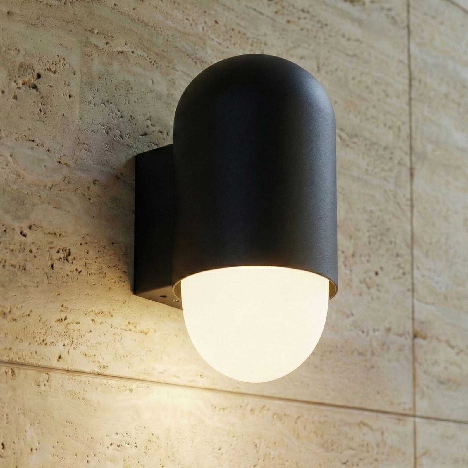 Pilva utomhusv&auml;gglampa, IP44, E27, metall, svart &ndash; Lindby - Balkong - Modern - Aluminium - Med en ljusk&auml;lla
