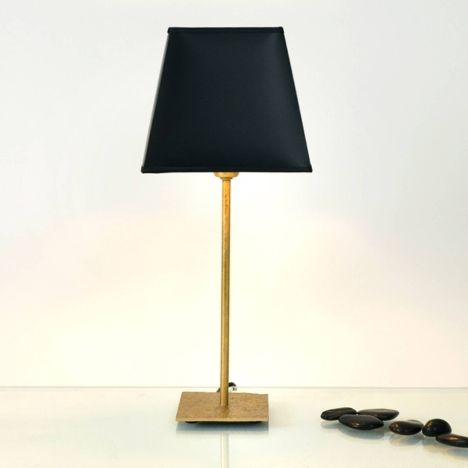 Klassieke tafellamp Mattia met vierkante kap