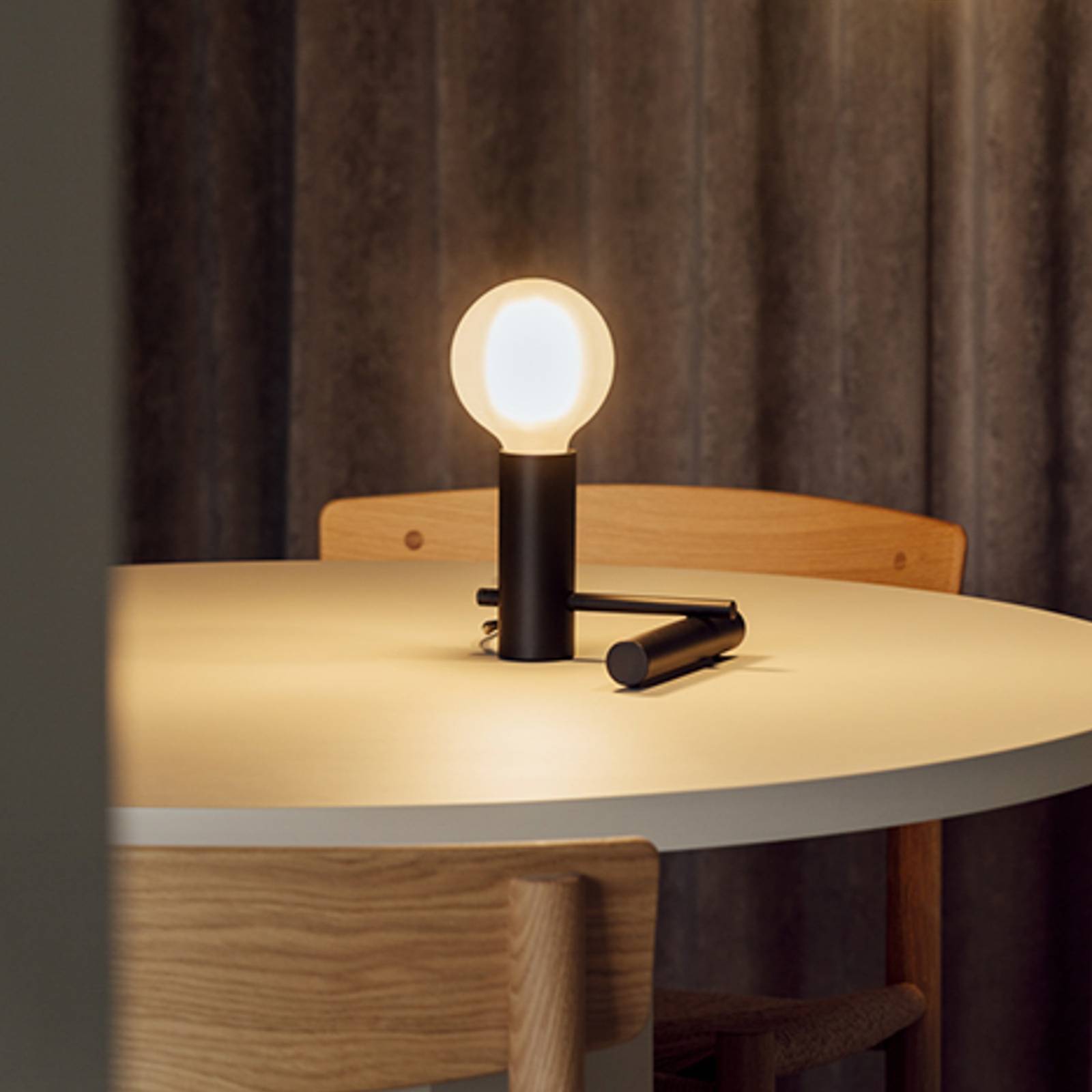 E-shop LEDS-C4 Nude Tiny stolová lampa E27 čierna