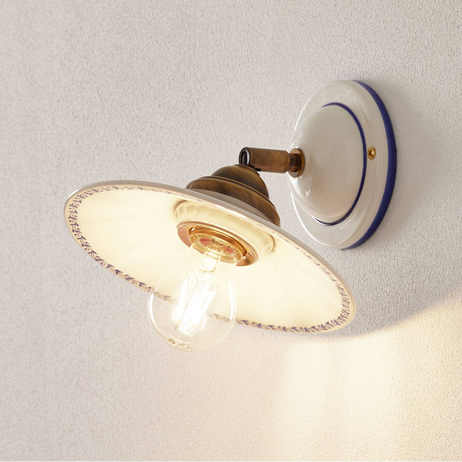 Ceramiche Vacker vägglampa IL PUNTI med keramikskärm