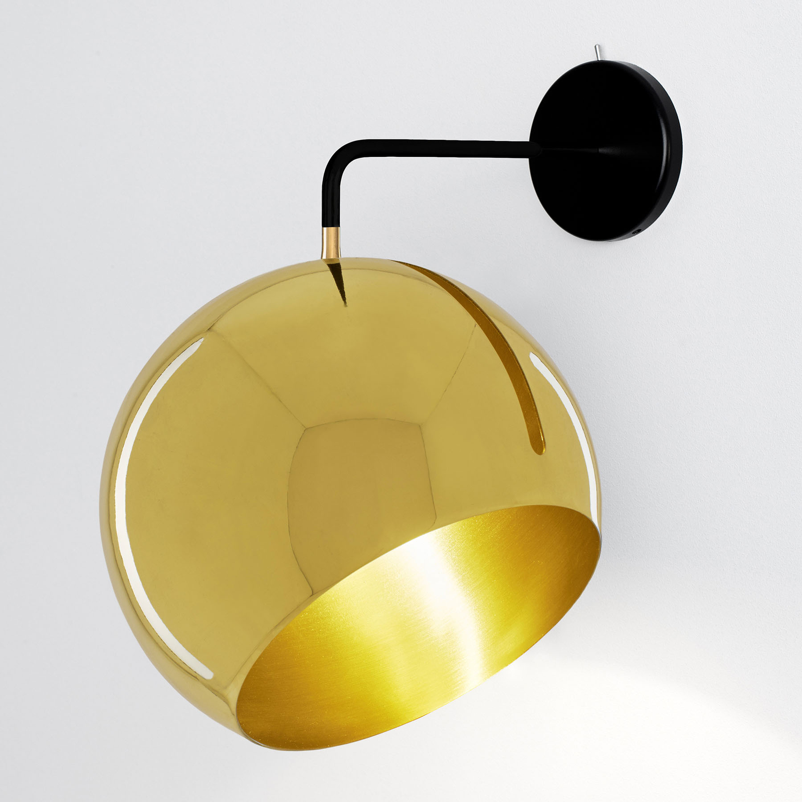 Nyta Tilt Globe Wall Brass vägglampa