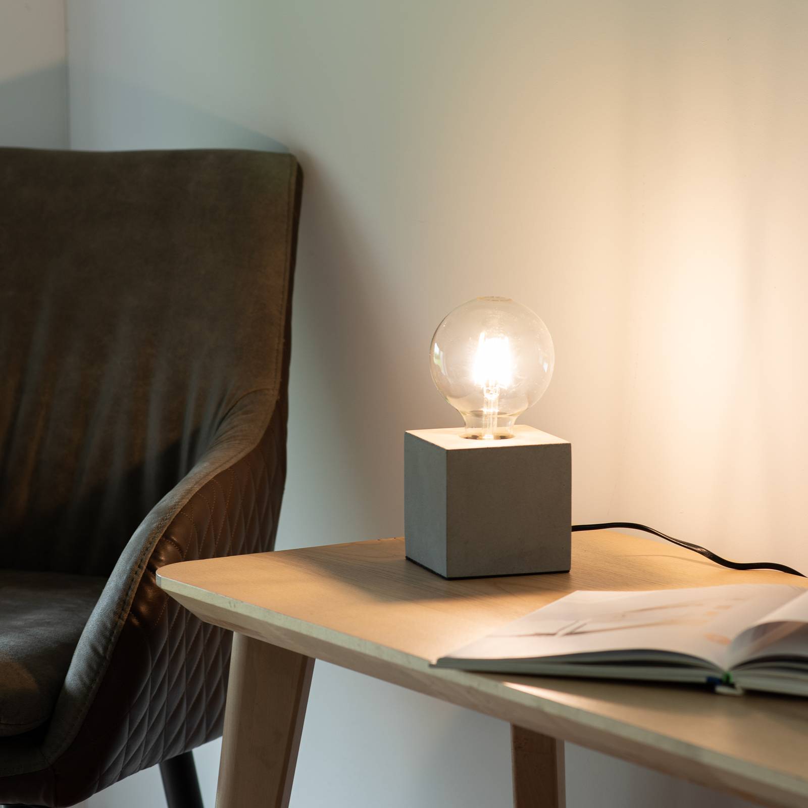 Paul Neuhaus Eton lampe à poser avec socle béton