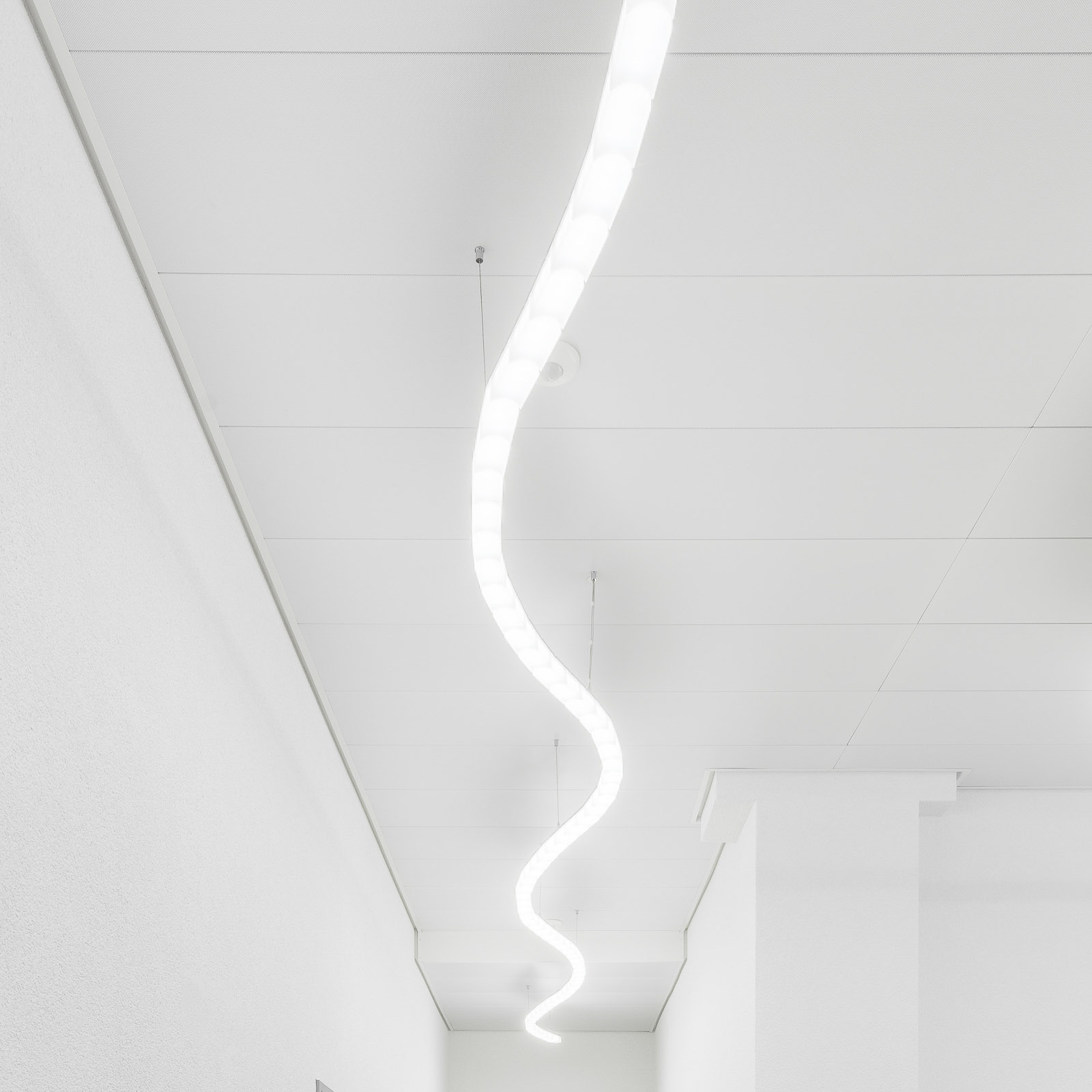 REGENT LIGHTING Regent Wiggle batten light DALI 150cm 48W 3,000K, aluminium, plastic, 48 W, energy efficiency: A+, L: 150 cm, W: 5 cm, H: 3.8 cm