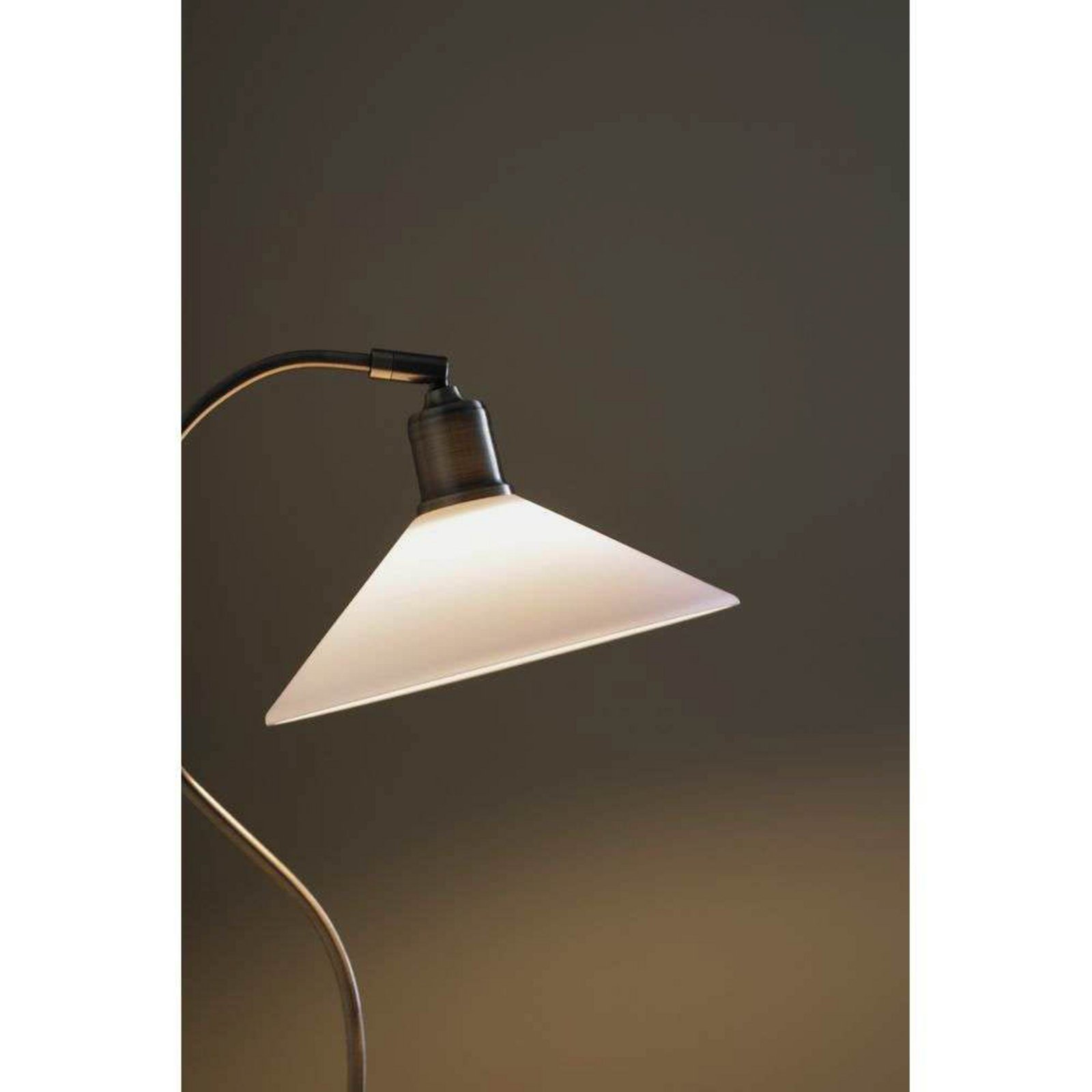 Vela Bordlampe Antique Brass/Shiny White - Markslöjd