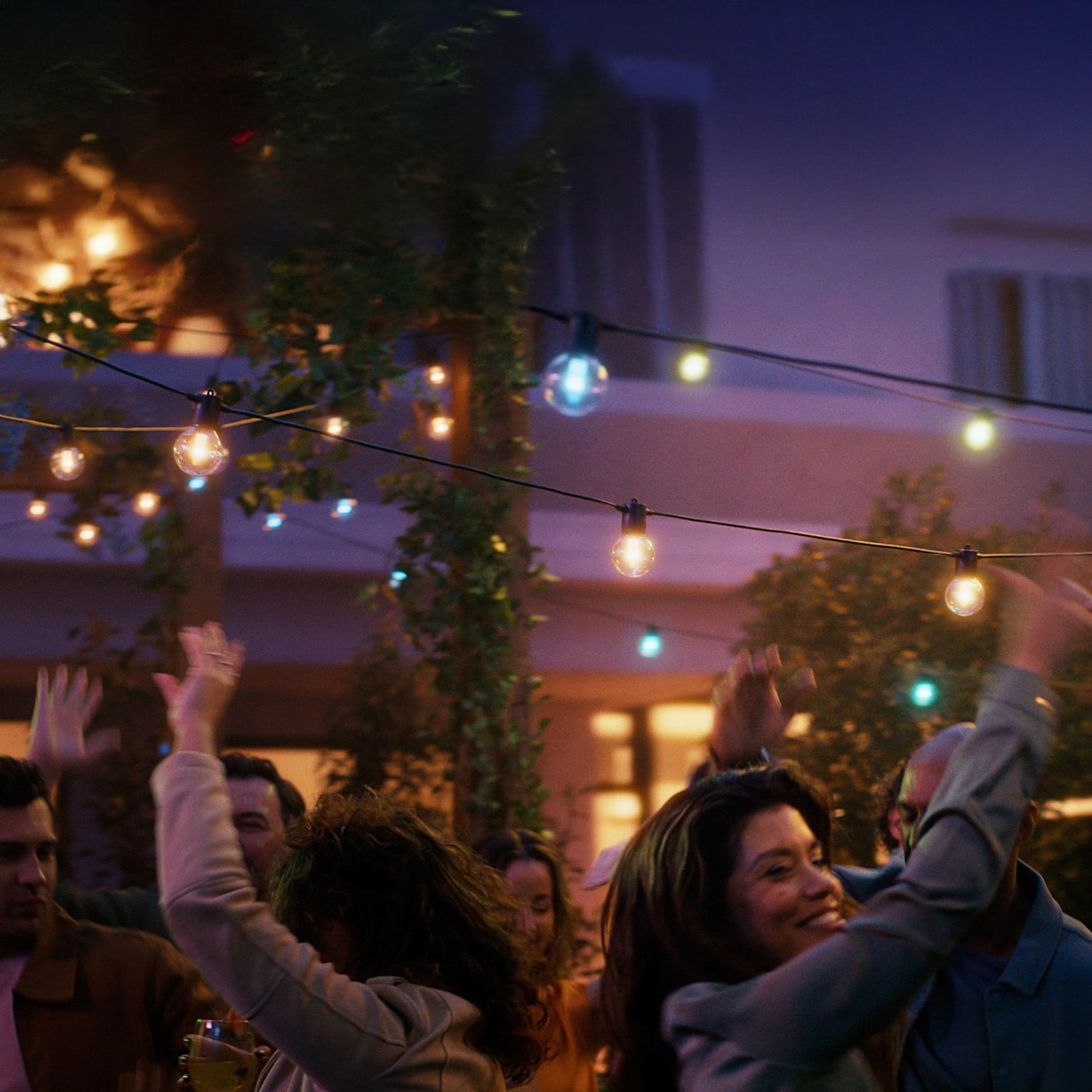 Festavia Globe ljusslinga 14 m 20 lampor IP65 – Philips Hue - Balkong - Modern - Metall - Med flera ljuskällor | Produkter - Ljusslingor | Lampspecialisterna