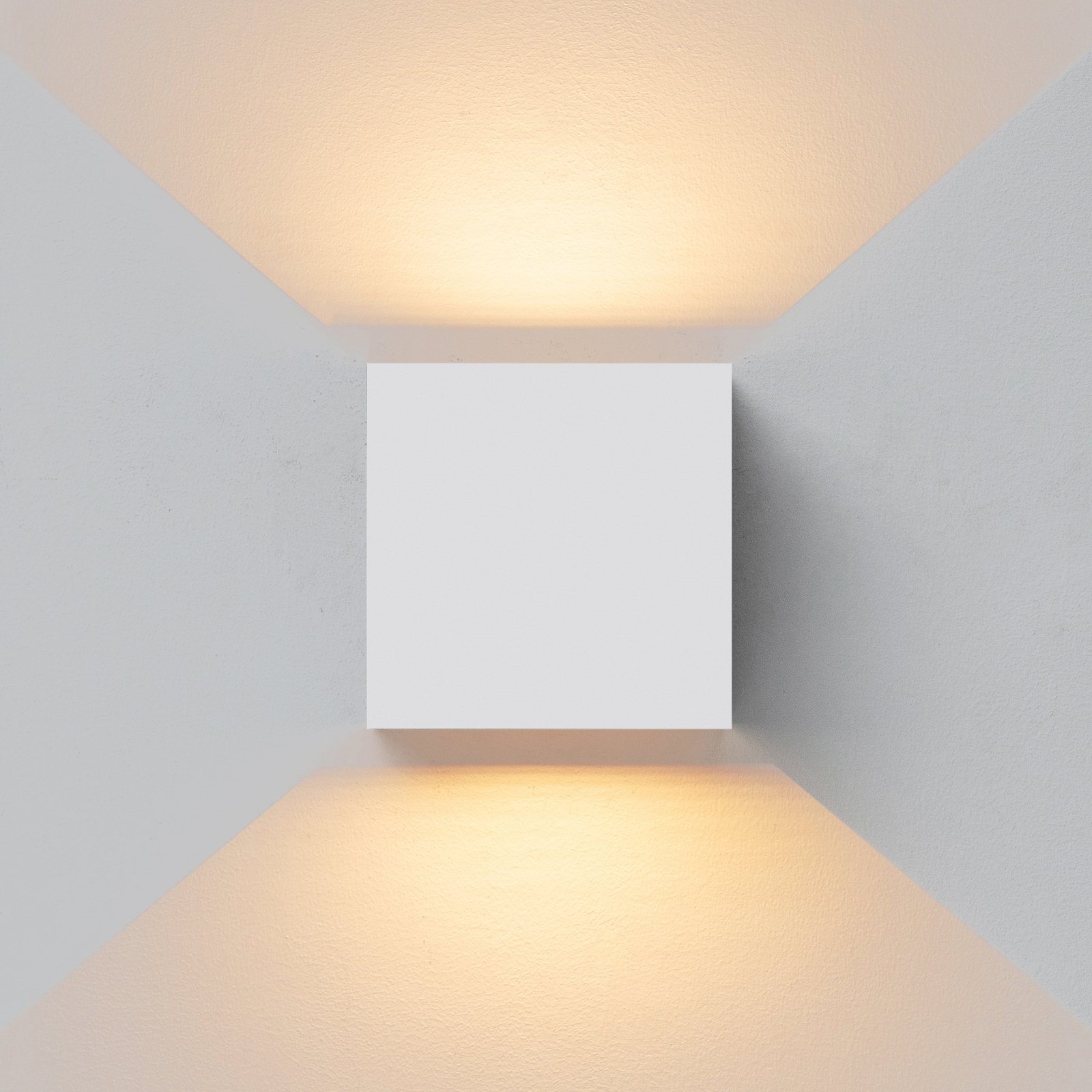 LED-utomhusvägglampa Davos XL, vit, kantig, dimbar, aluminium