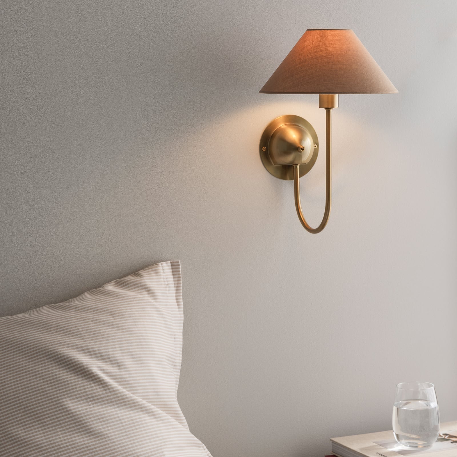 Aplique de pared IRIS, color marrón moka, altura 32 cm - Globen Lighting Aplique de pared IRIS, color marrón moka, altura 32 cm - Globen Lighting