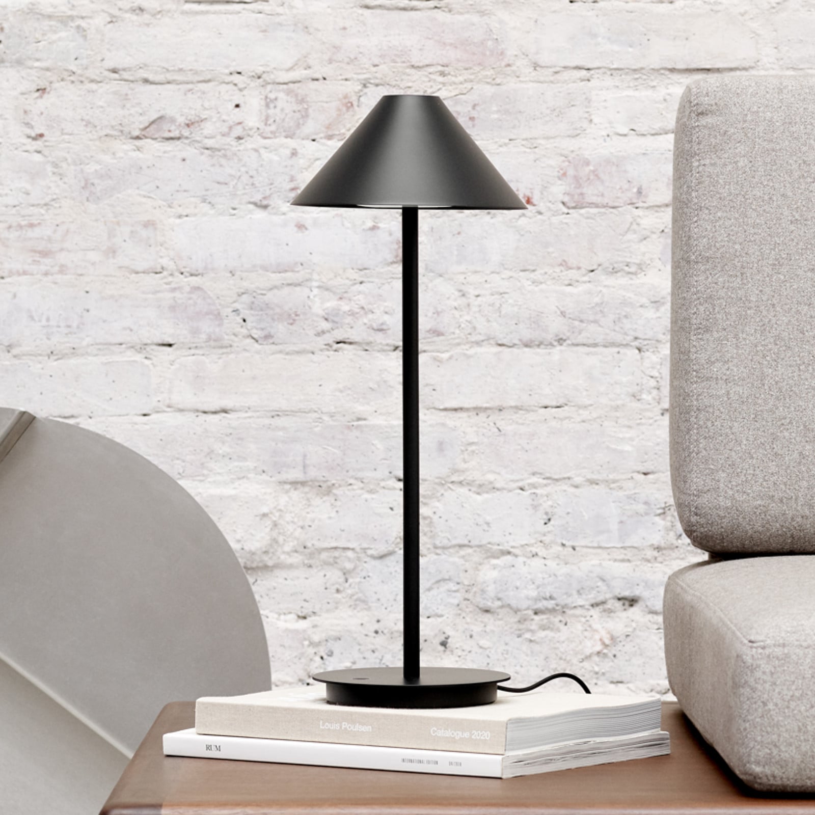 Keglen LED-bordlampe, sort, CCT, dæmpbar Louis Poulsen - Stue - Design - Metal - Med skærm