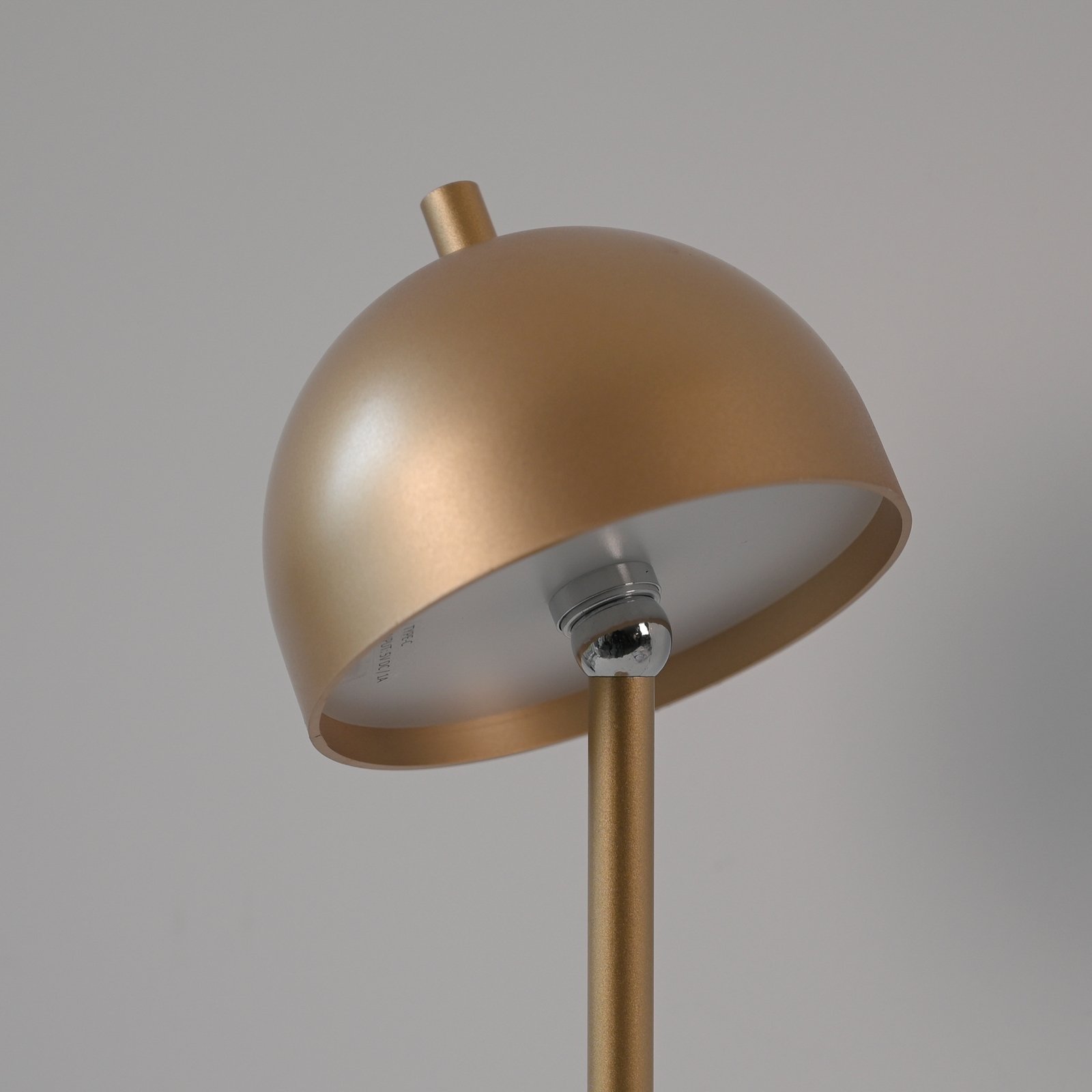 Schöner Wohnen LED-akku-maavalaisin Bellies, kullanvärinen, IP54 Schöner Wohnen LED-akku-maavalaisin Bellies, kullanvärinen, IP54