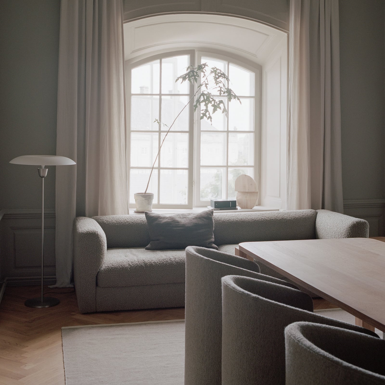 NEW WORKS LED-põrandalamp Kantarell, nikkel, hämardatav, 127 cm