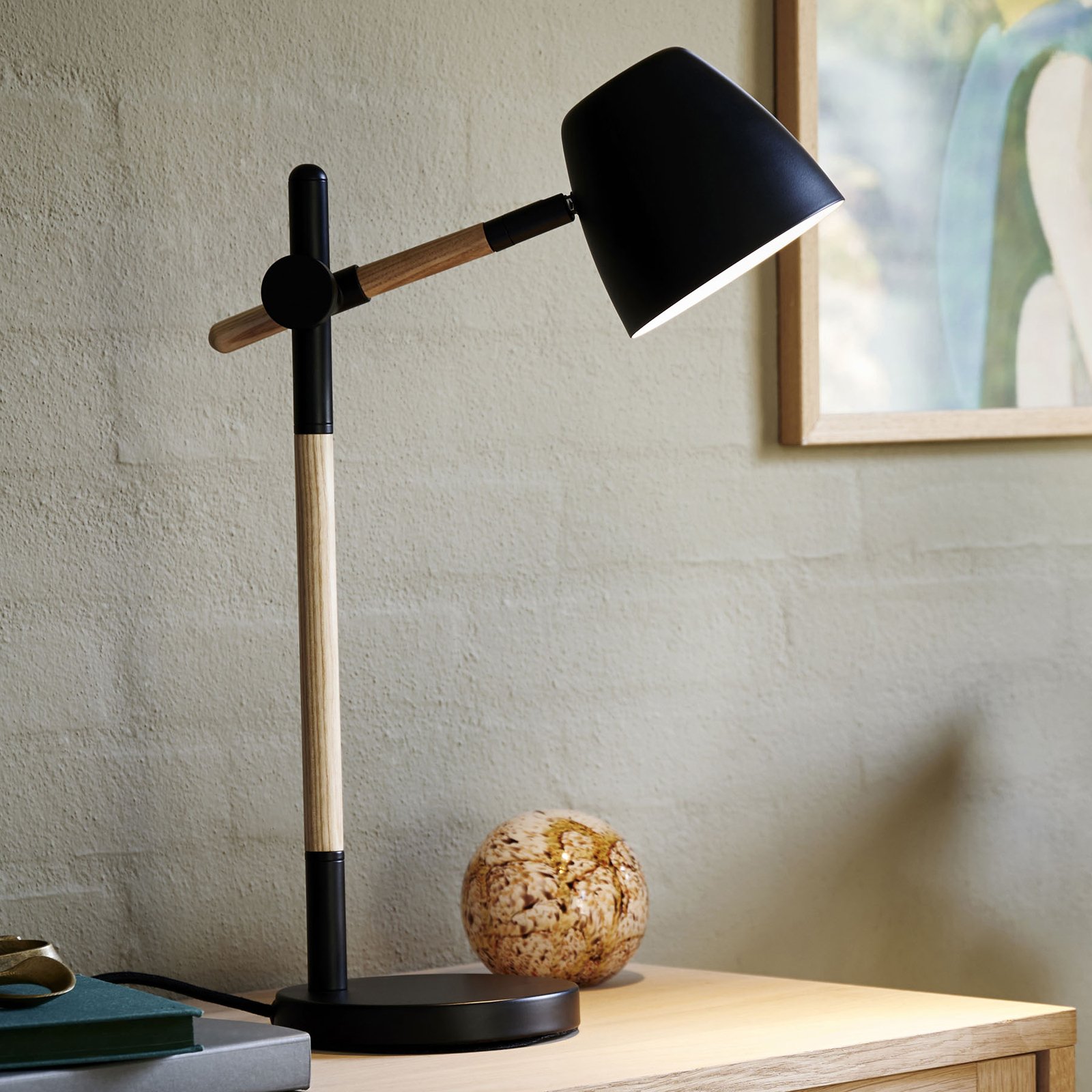 Lámpara de mesa Theo, de madera