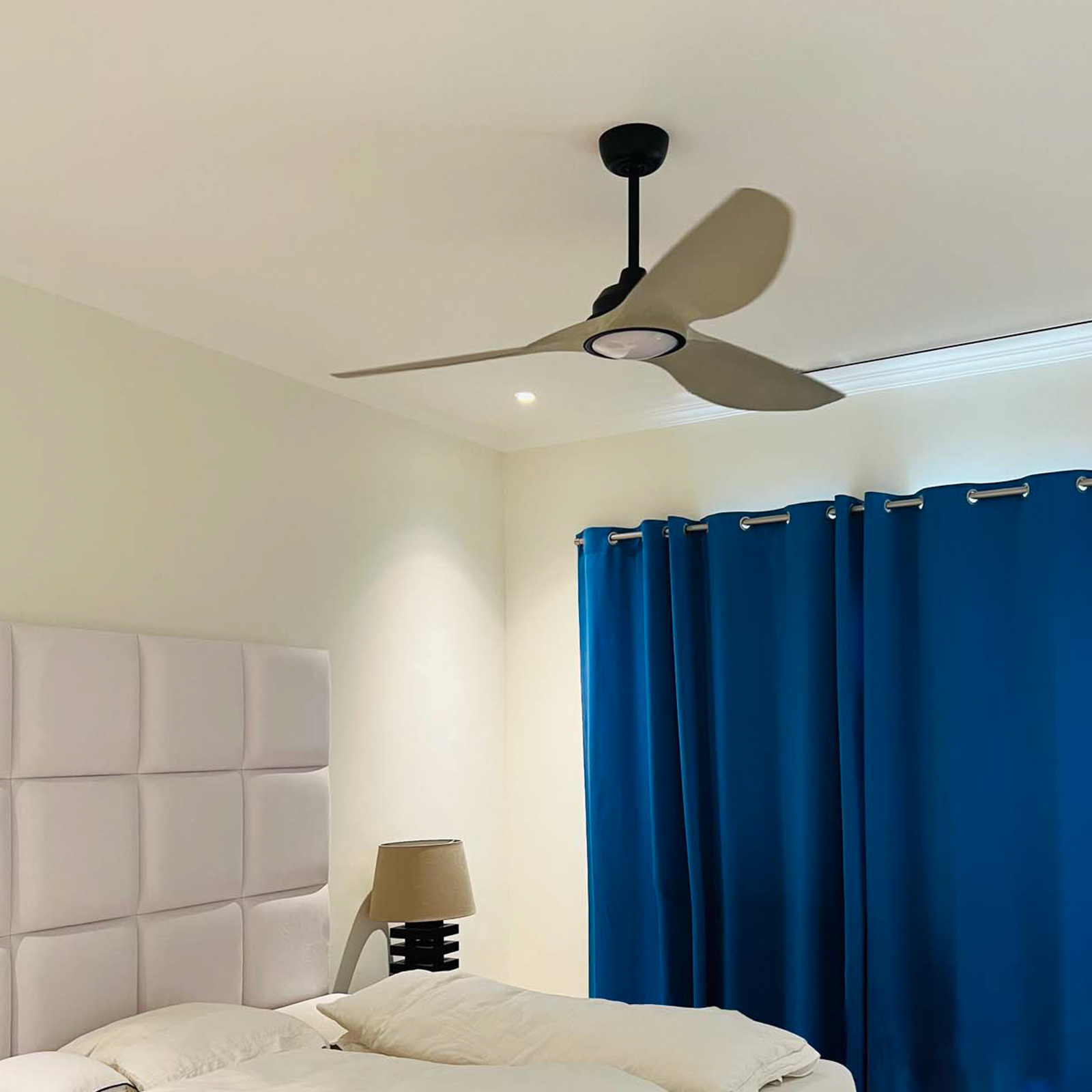 Ventilateur de plafond LED Imari, à trois pales