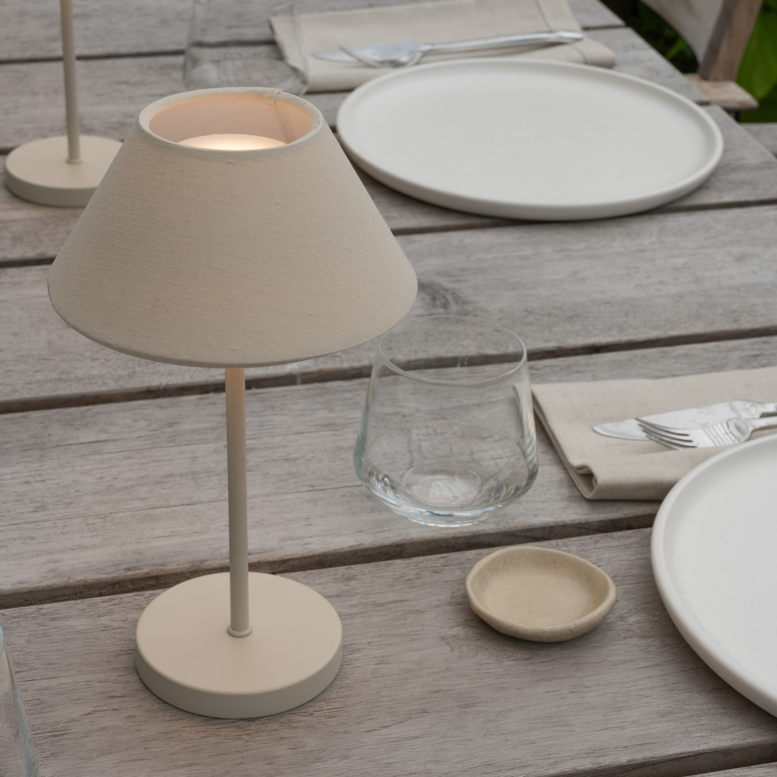 Lâmpada de mesa LED recarregável Teya, branca, 26 cm, IP44 - Watt & Veke