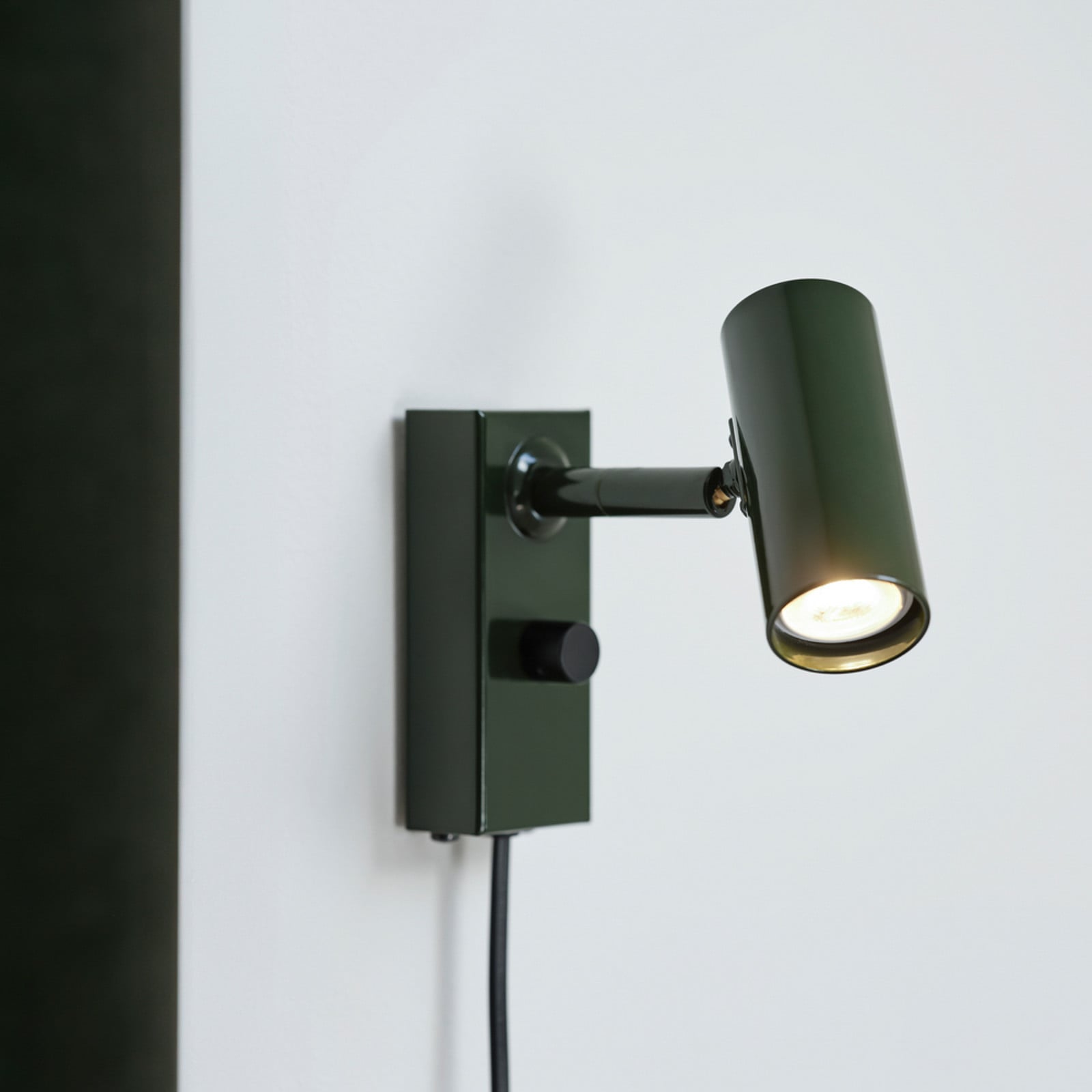 Cato v&auml;gglampa skogsgr&ouml;n/svart h&ouml;jd 15 cm dimbar Belid - Vardagsrum - Design - Metall - Cylinder