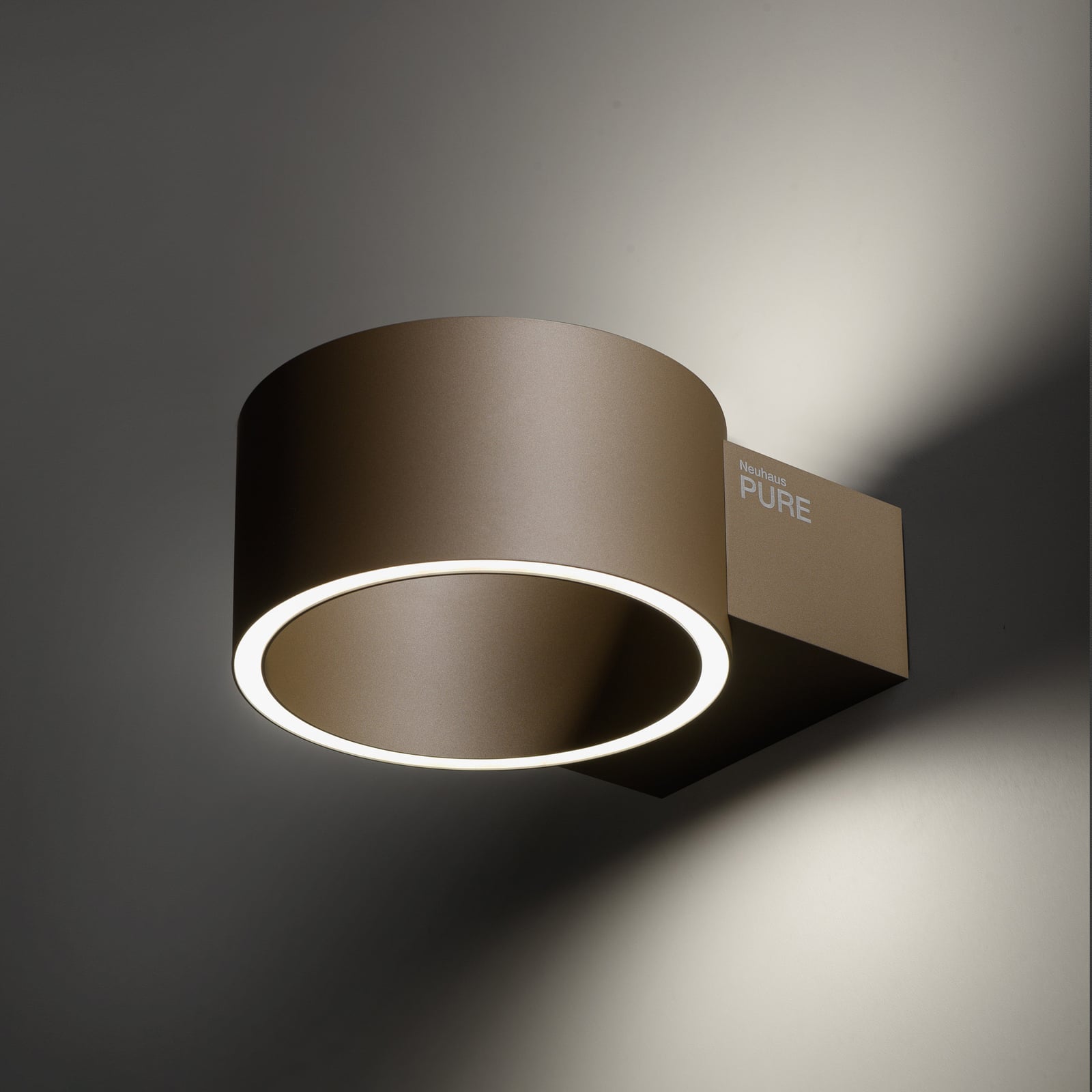 Clipse LED-Wandleuchte, bronce, Aluminium, Ø 15 cm - PURE Clipse LED-Wandleuchte, bronce, Aluminium, Ø 15 cm - PURE