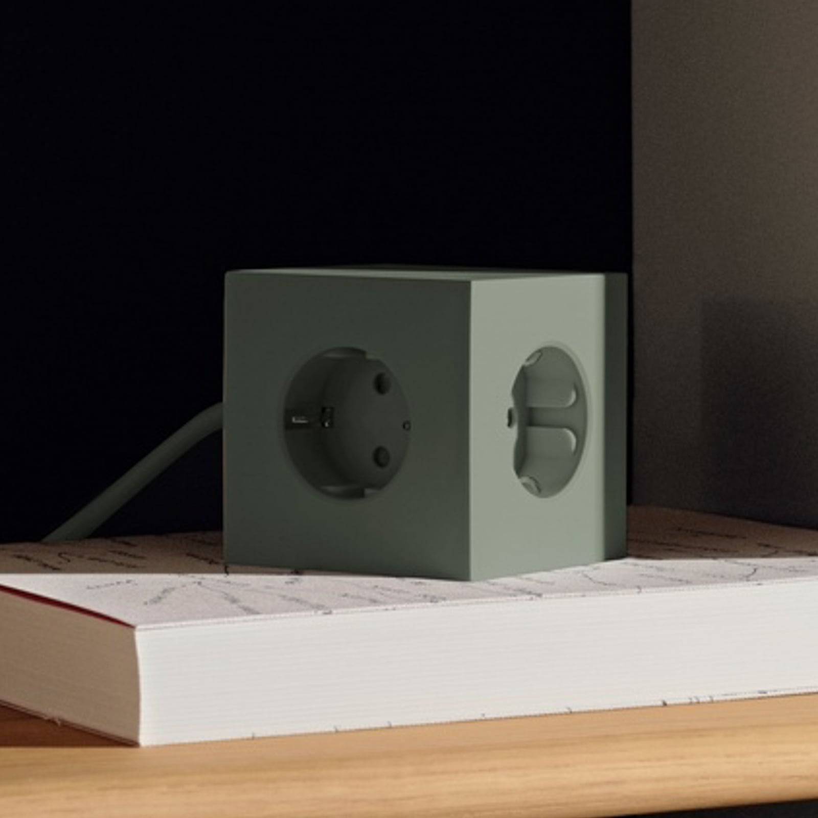 SQUARE 1 stikkontakt, grøn, 3x Schuko, 2x USB, 3 m kabel – AVOLT