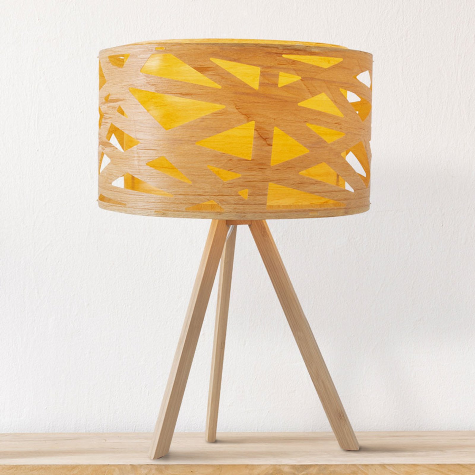 Finja table lamp, tripod frame made of bamboo