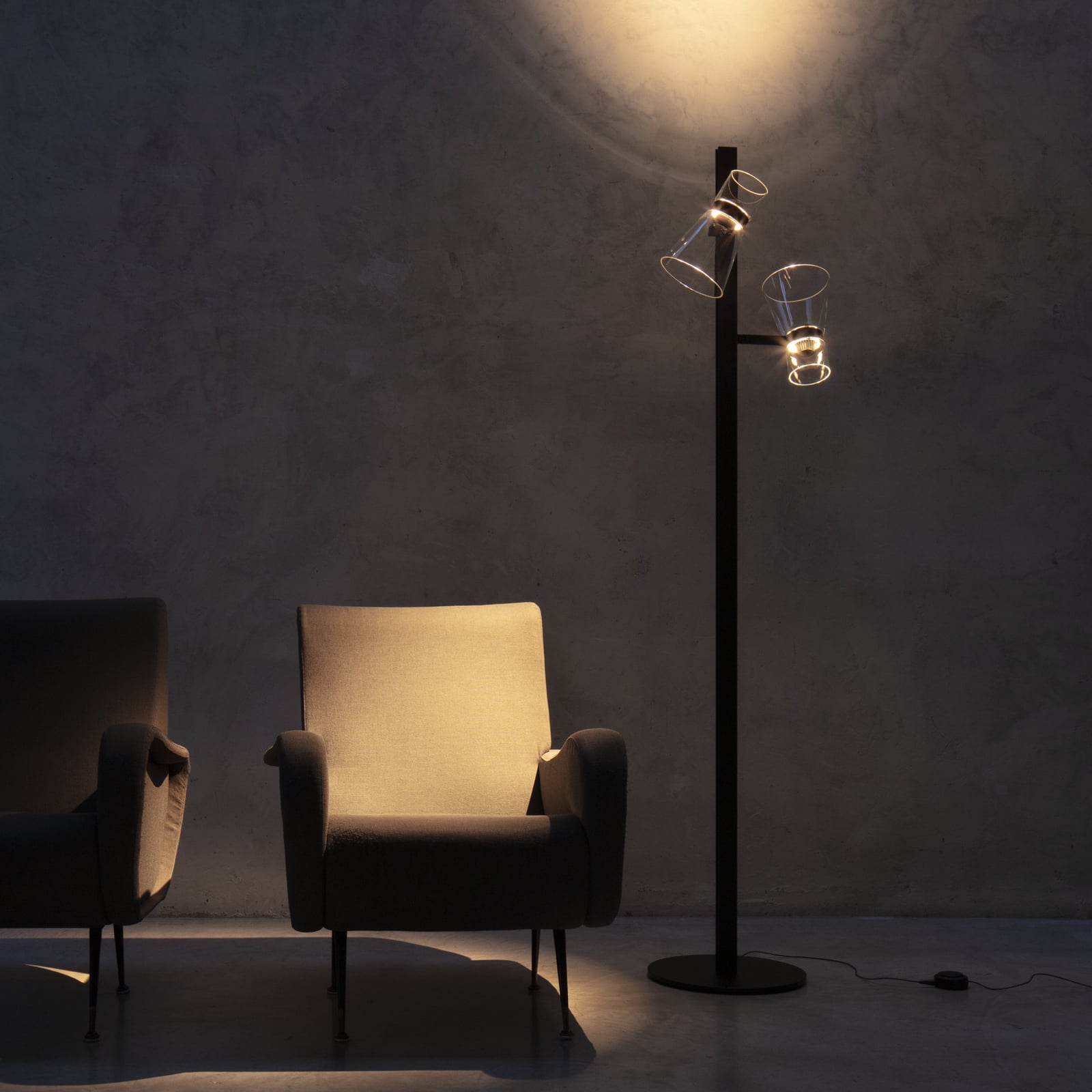 FLOS Nocturne F2 Cone LED álló lámpa, fekete, 2 izzós, 206 cm