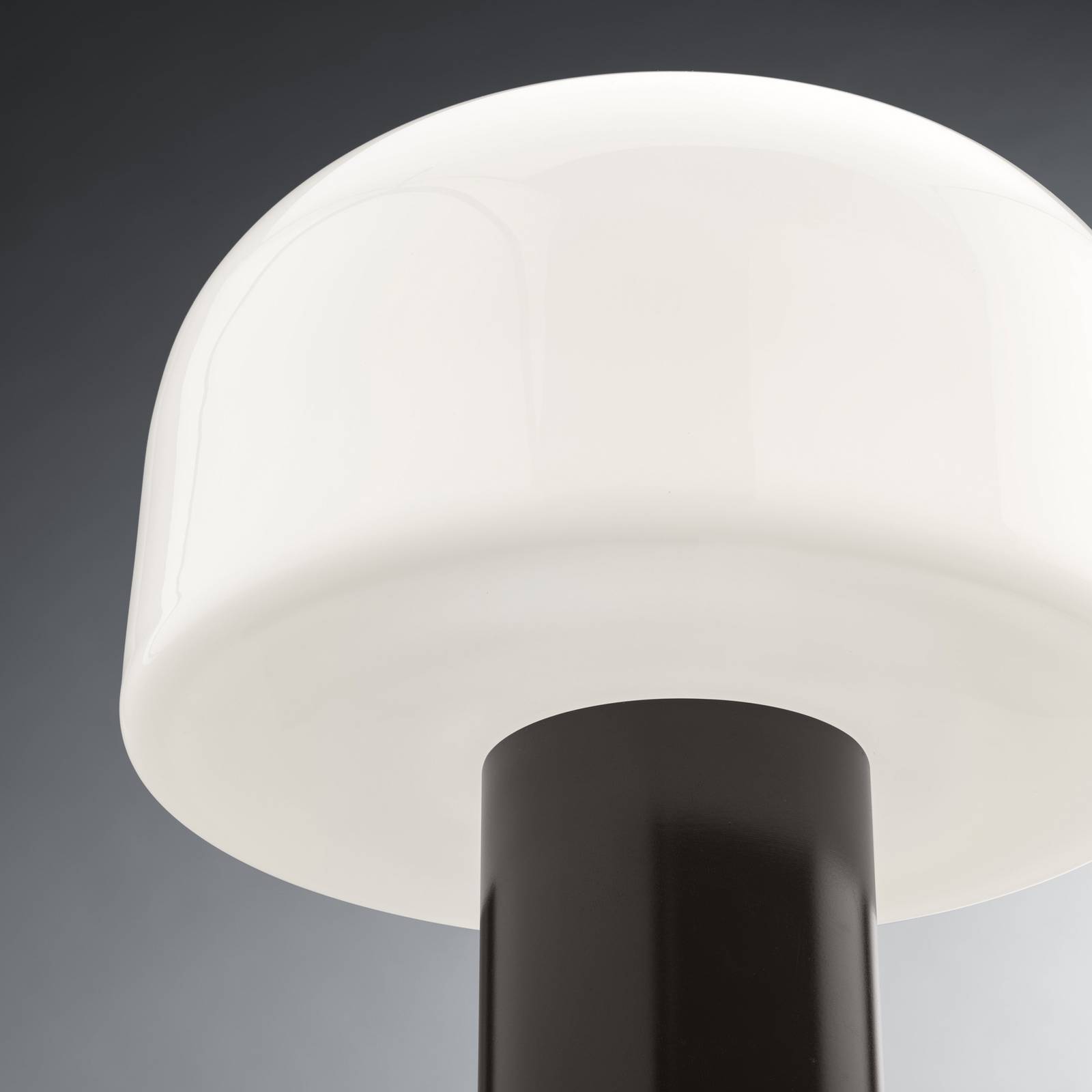 Lampa stołowa FLOS Bellhop Glass T, czekoladowy brąz, wysokość 34 cm